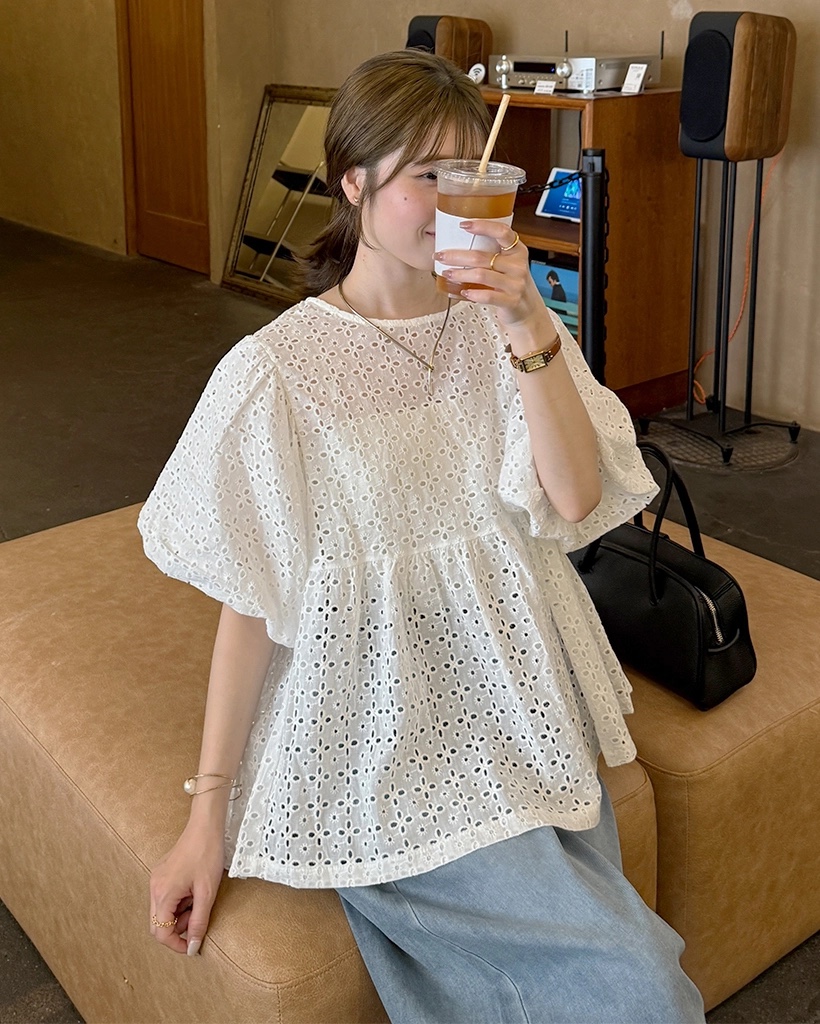 2色•泡泡袖刺繡鏤空綿上衣
