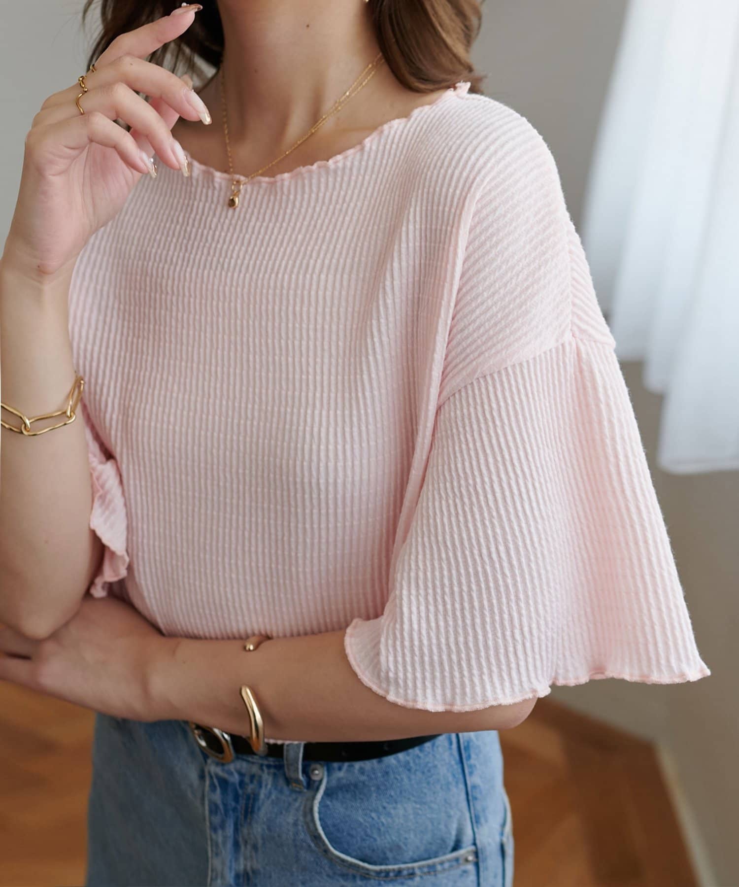 暗直條壓紋木耳邊寬領Tee