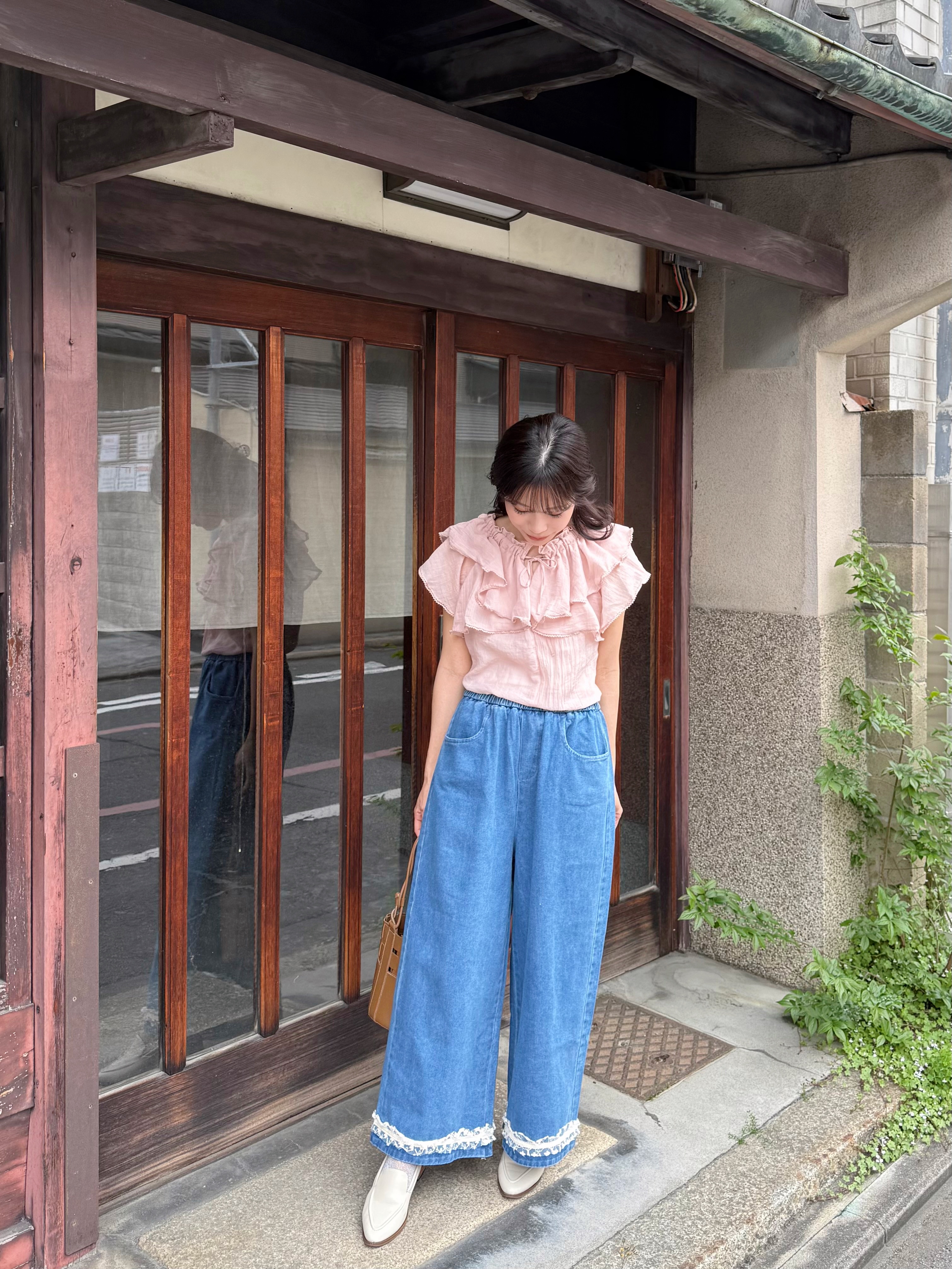 蕾絲邊闊腳牛仔褲