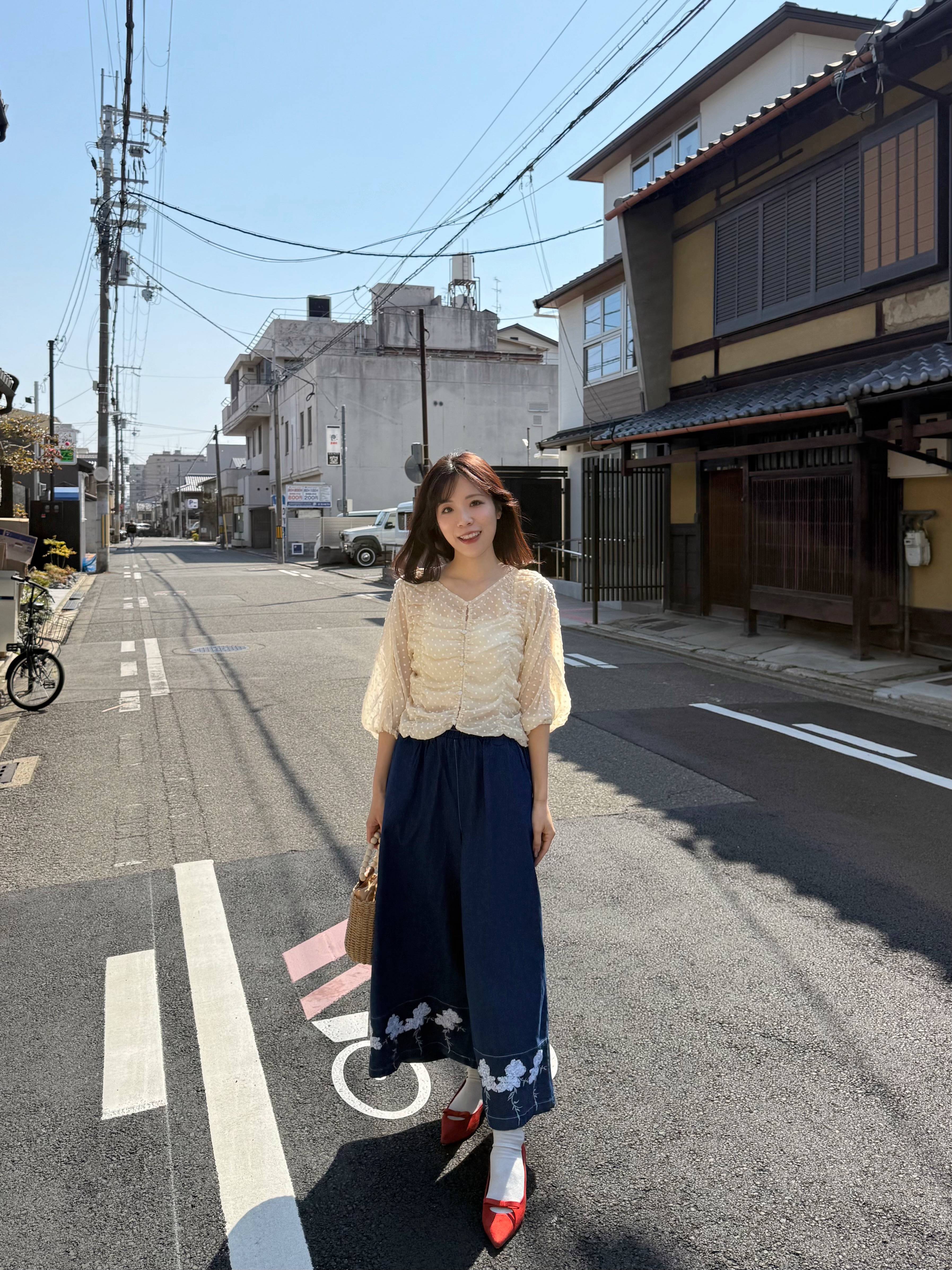 2色•刺繡珠片花薄牛仔闊腳褲