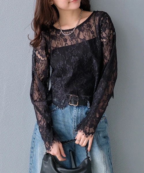 蕾絲喇叭袖上衣