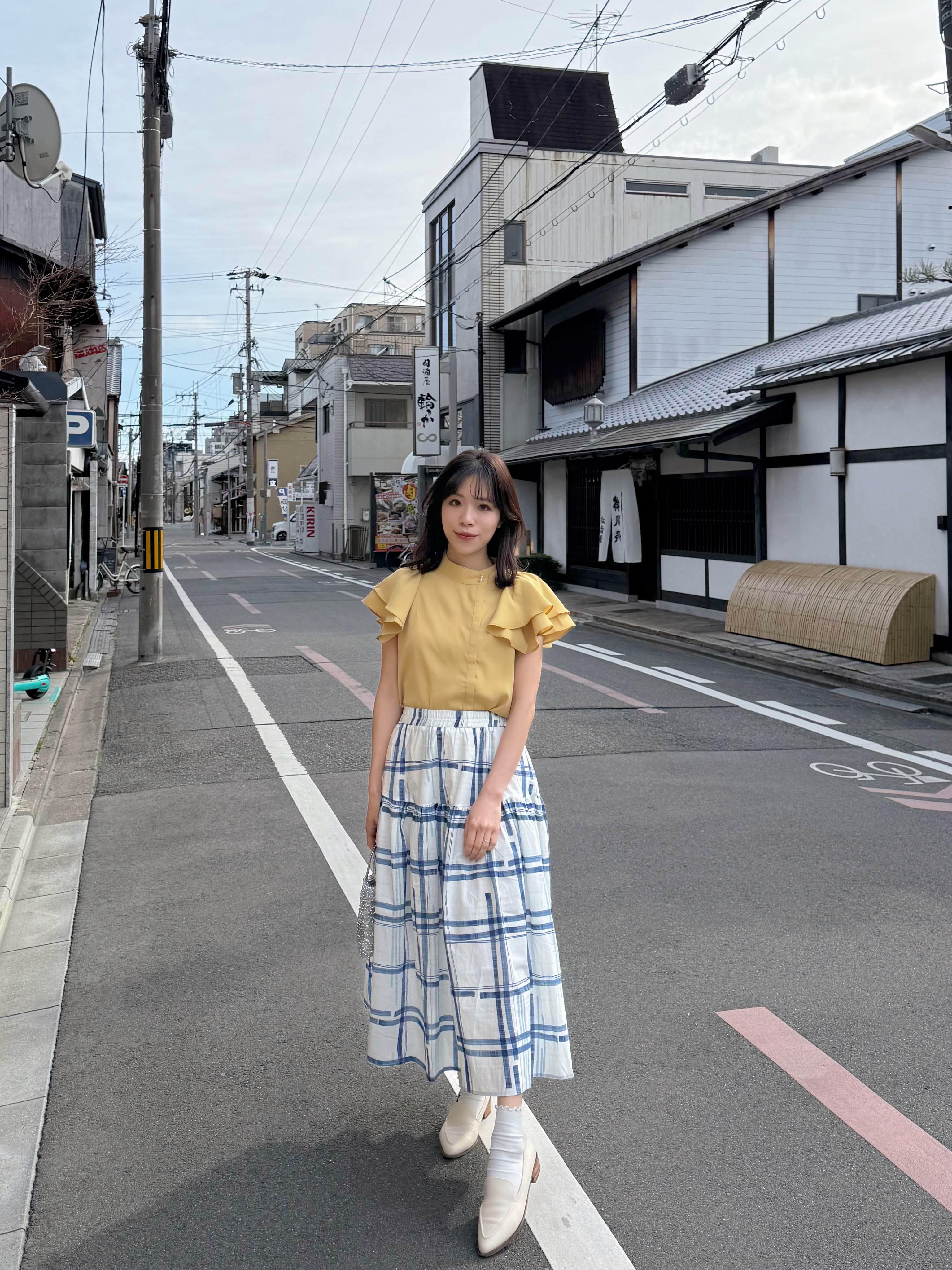 2色•淨色珍珠領飄飄傘袖雪紡上衣