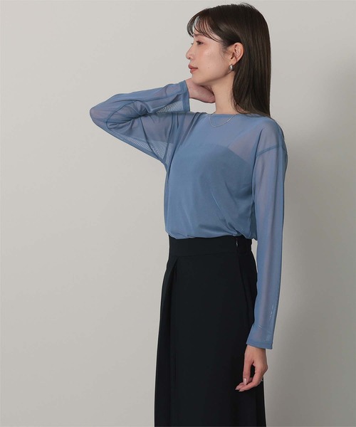 半透款寬領上衣