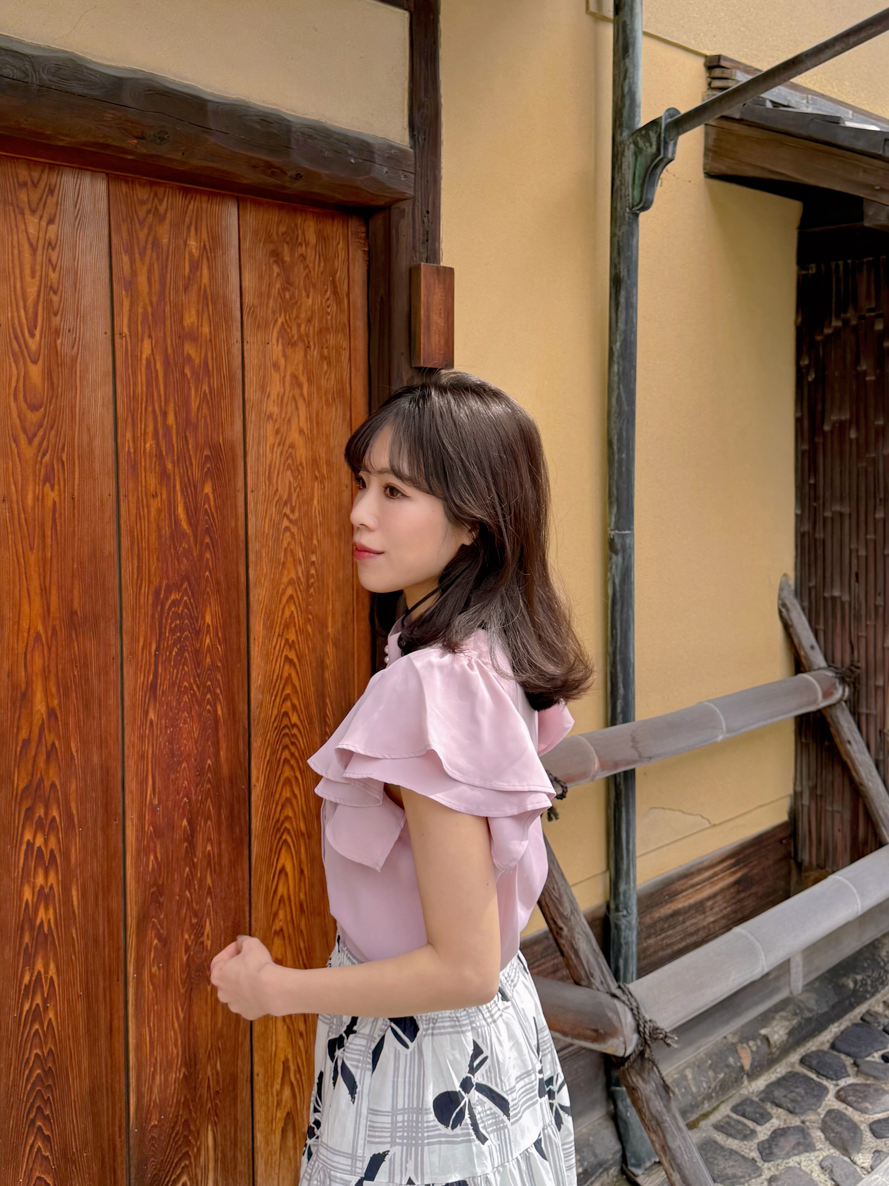 淨色珍珠領飄飄傘袖雪紡上衣