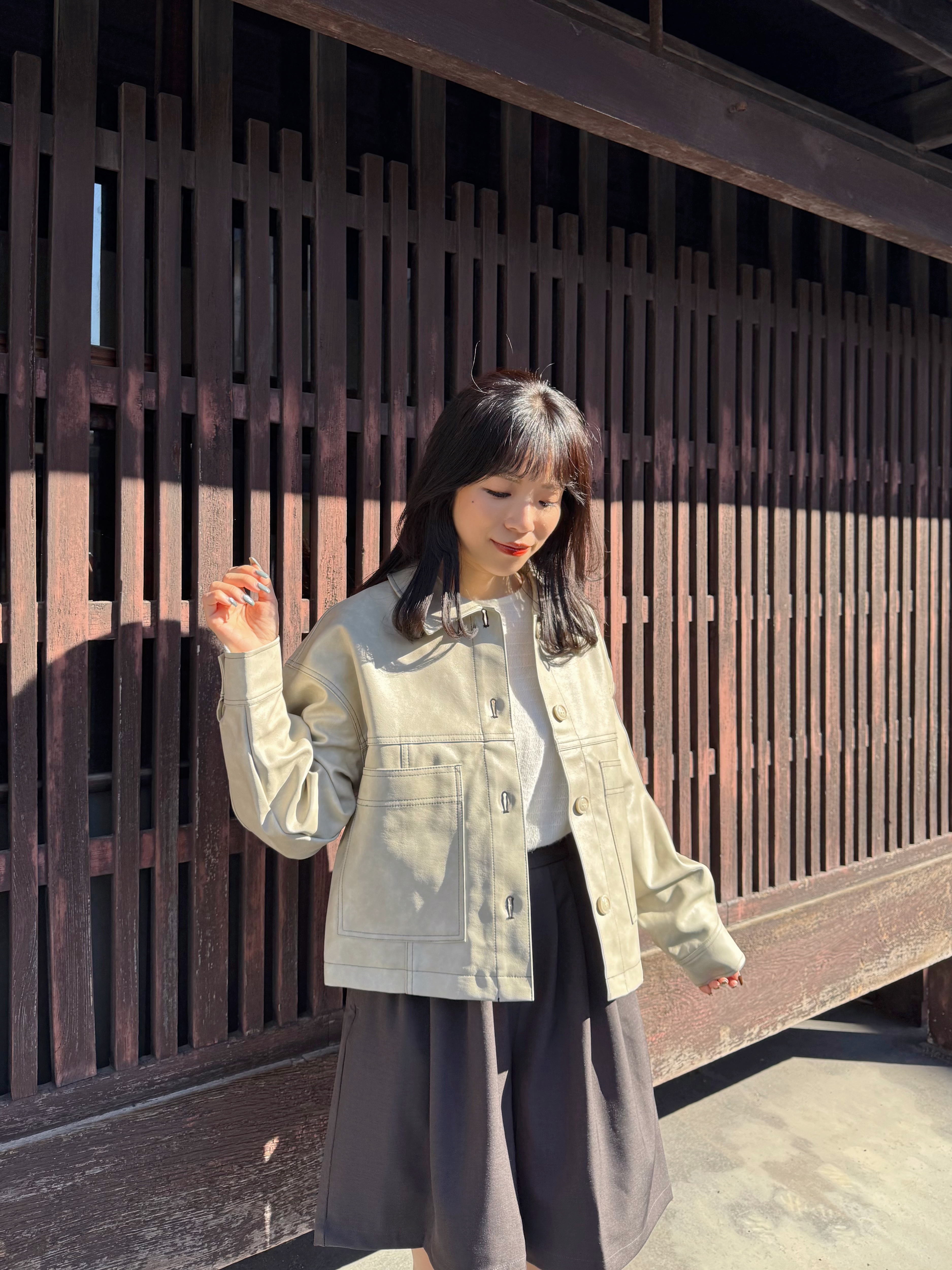 4色•仿皮車線短款外套