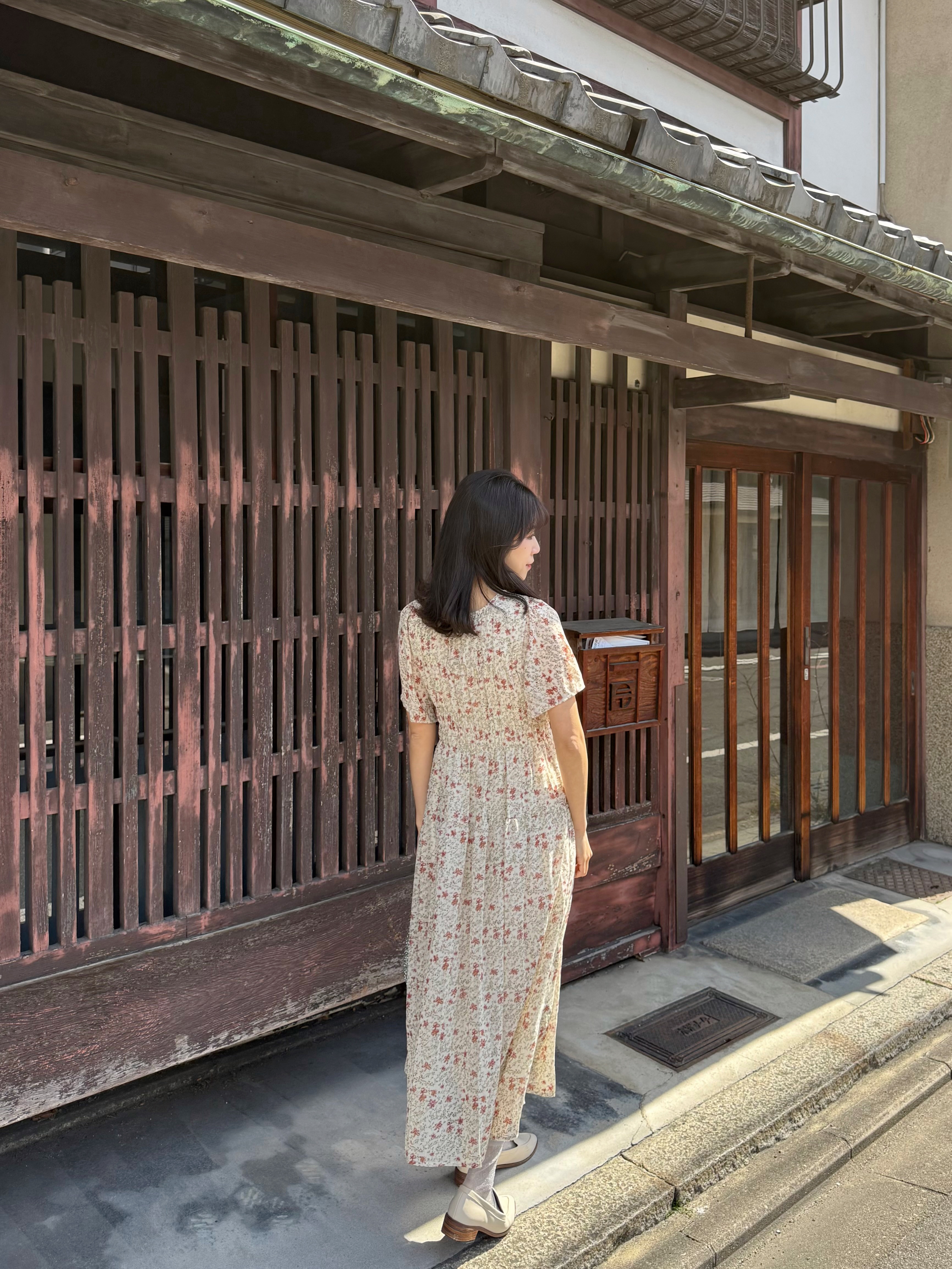 傘袖碎花摺摺雪紡連身裙