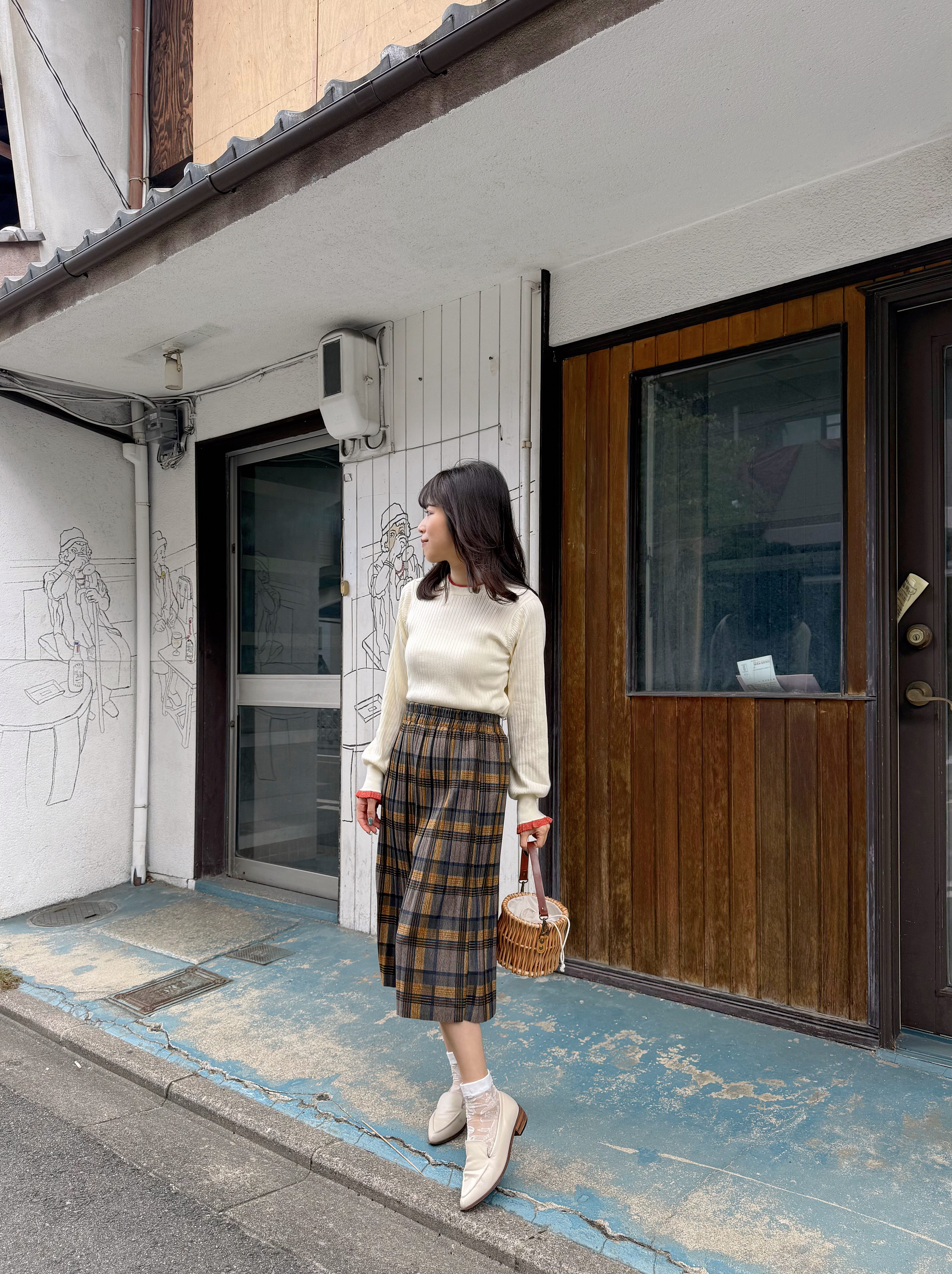 14色•領位微閃拼色泡泡袖針織上衣