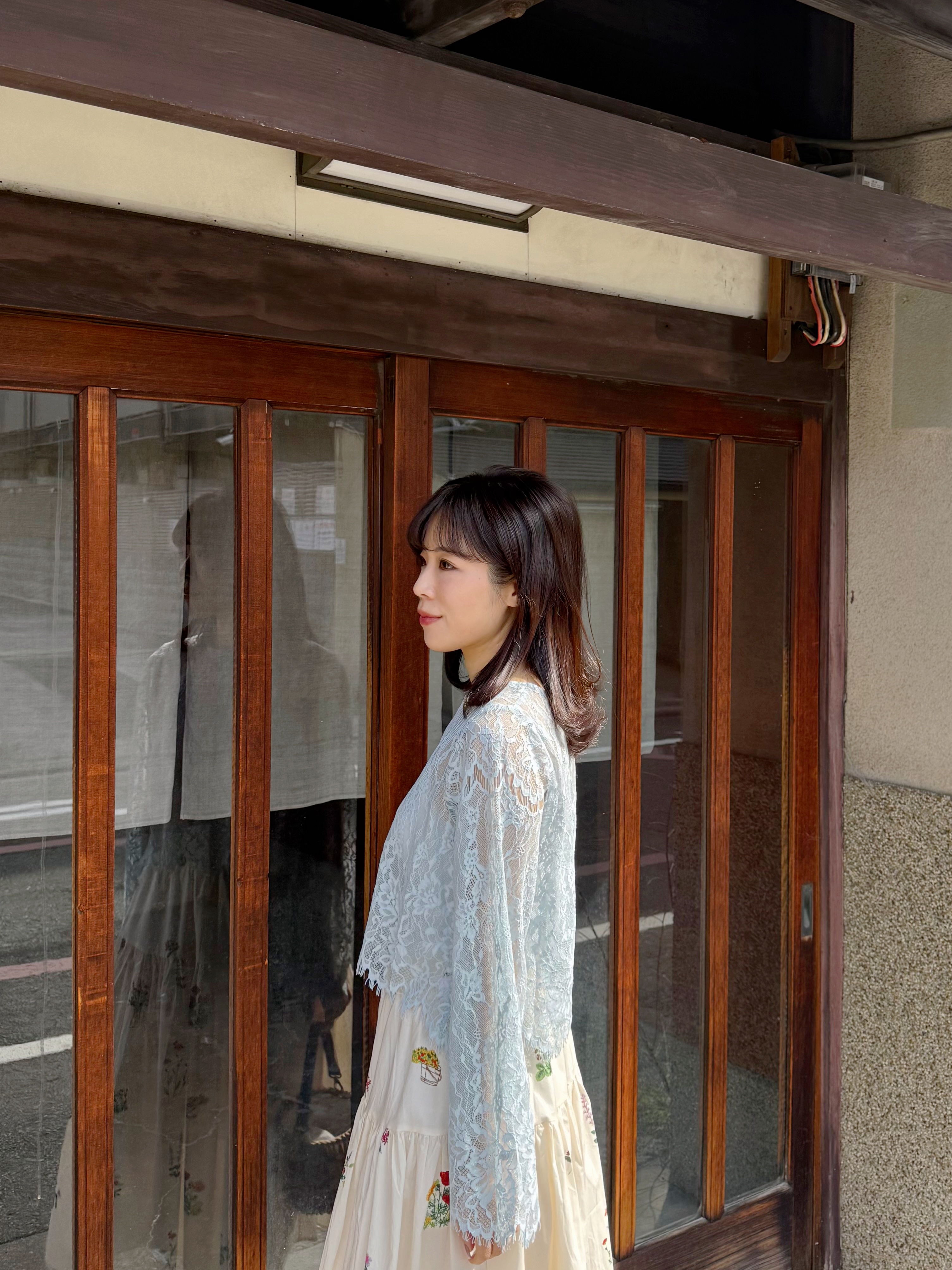 蕾絲喇叭袖上衣