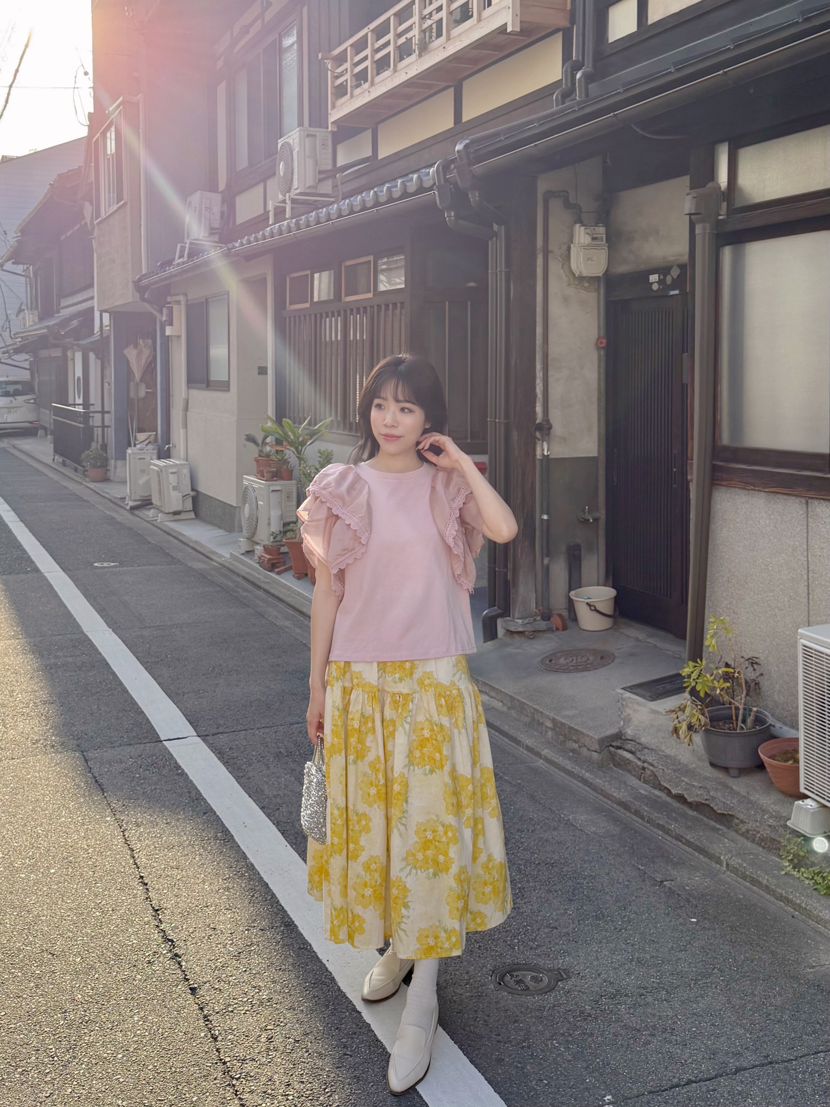 2色•波浪傘袖蕾絲車邊Tee
