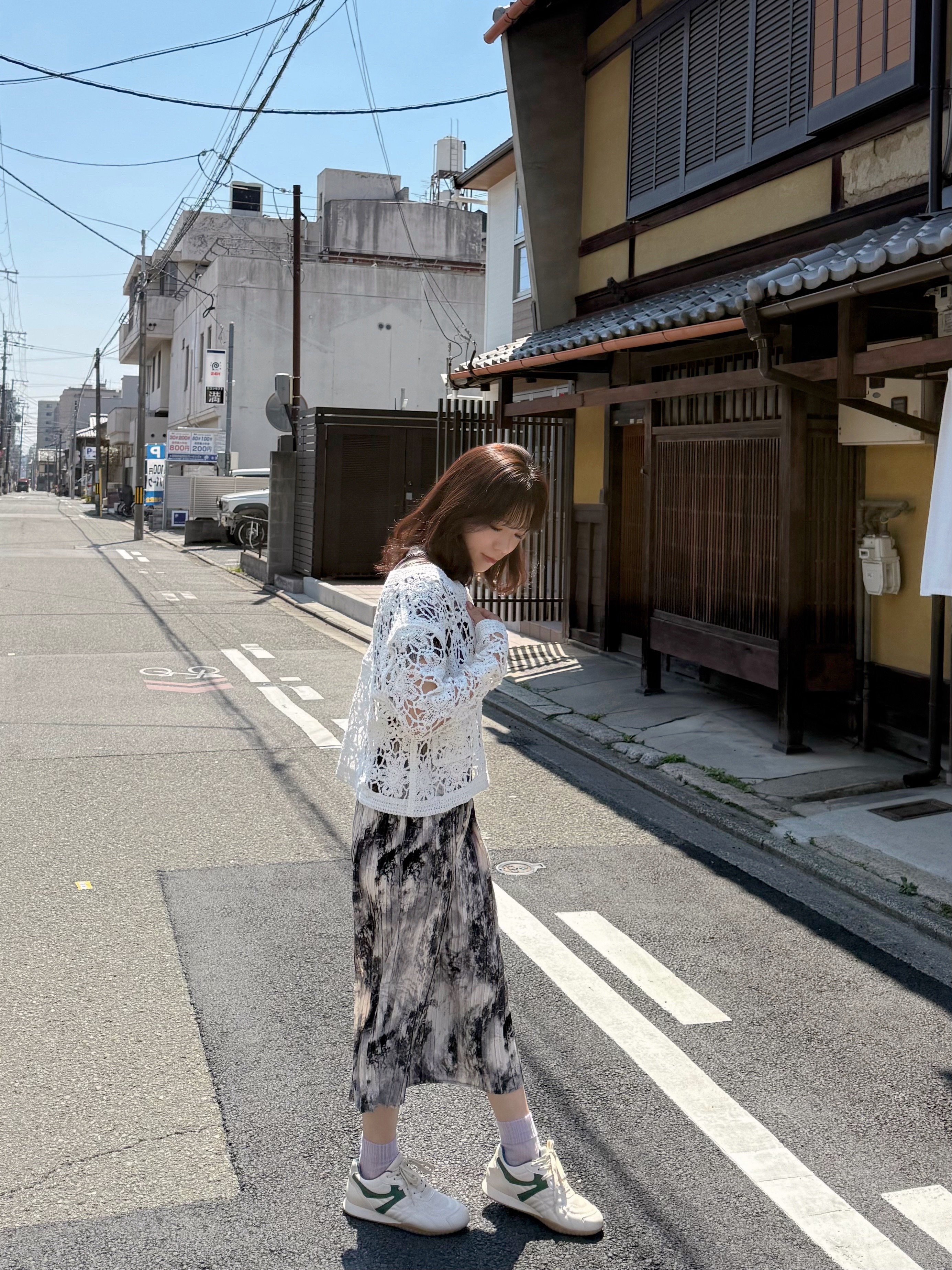 鏤空鈎花圓領外套