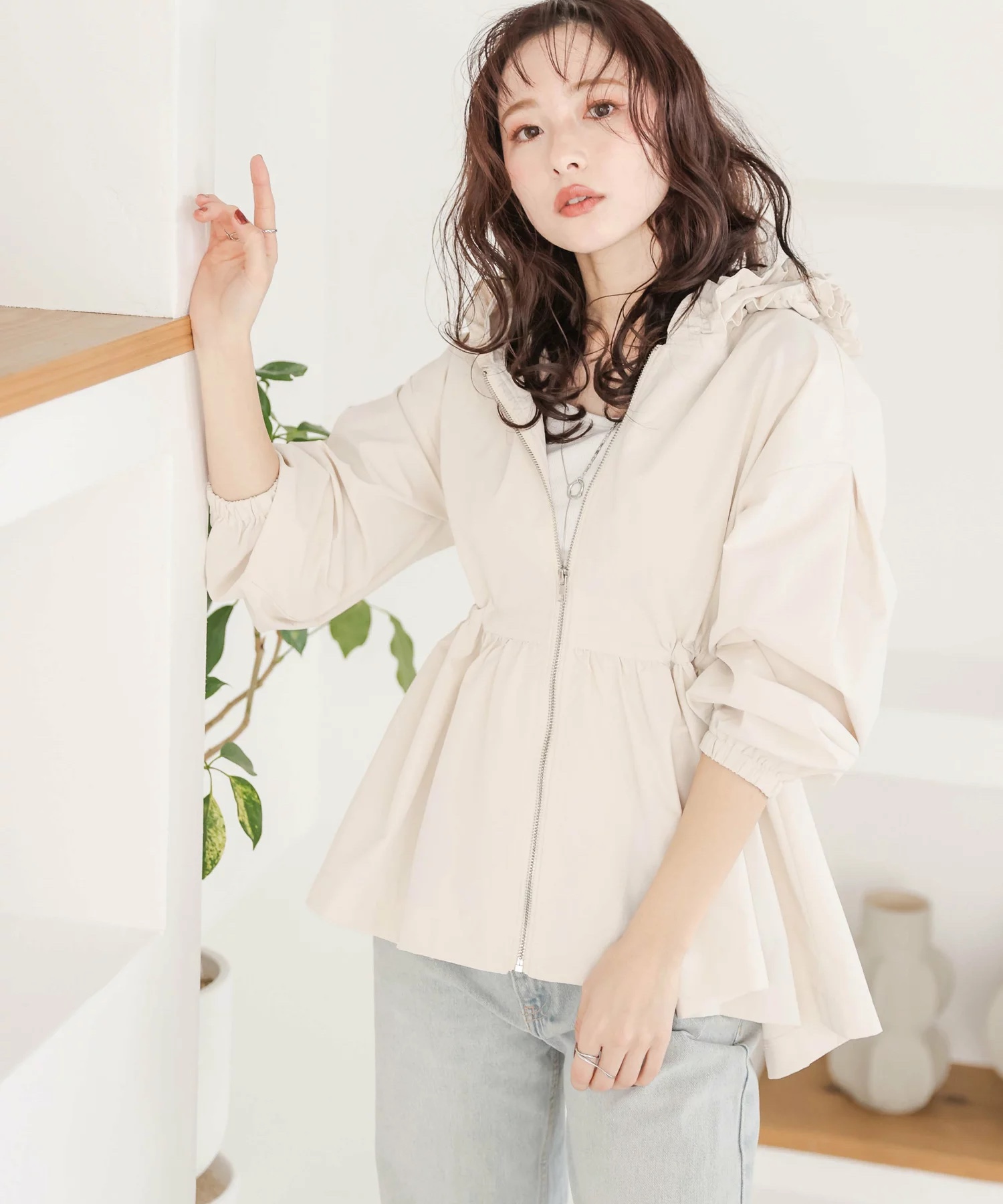 2色•波浪摺摺修腰拉鍊防風外套