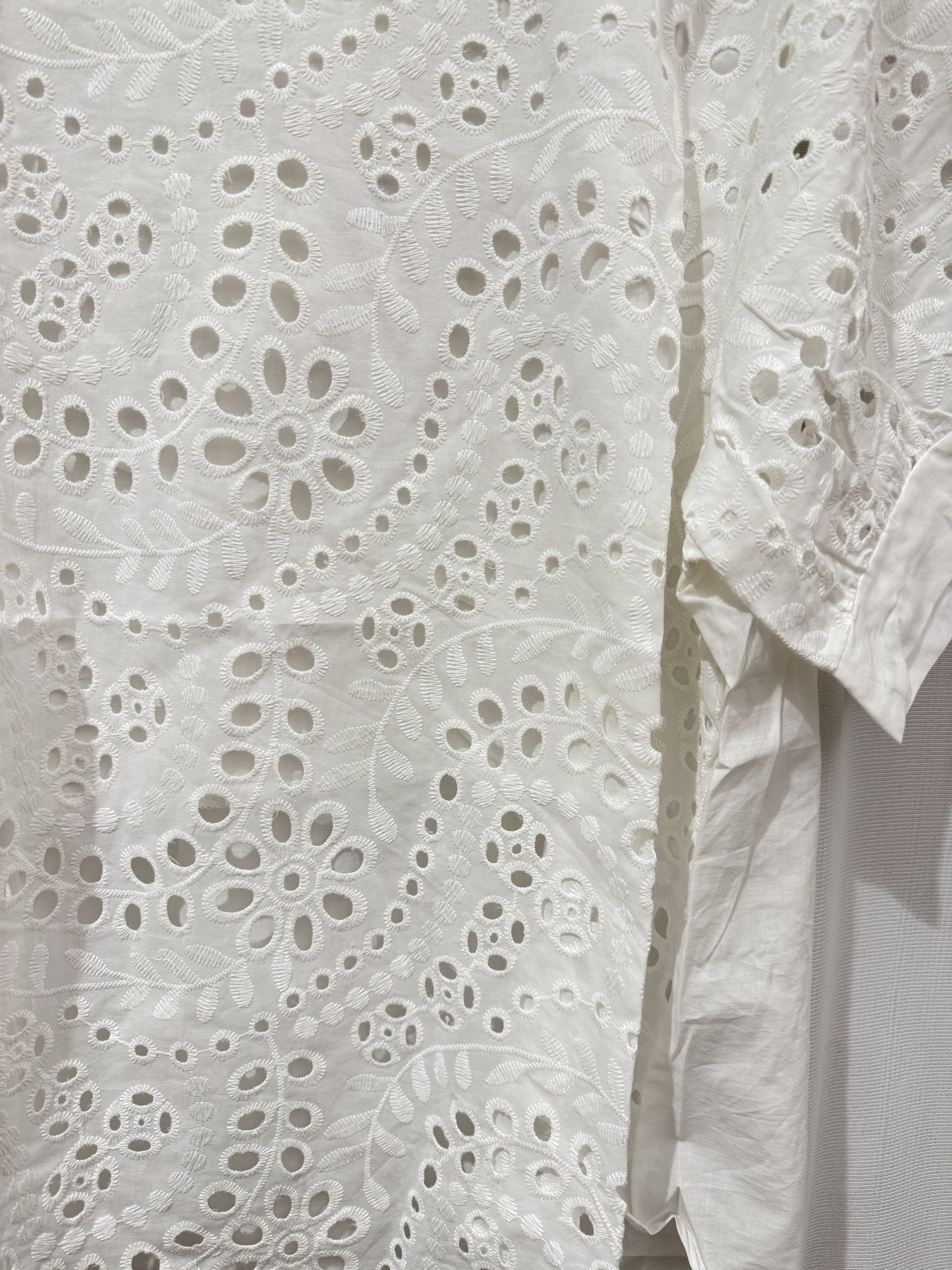 鏤空刺繡花純綿上衣