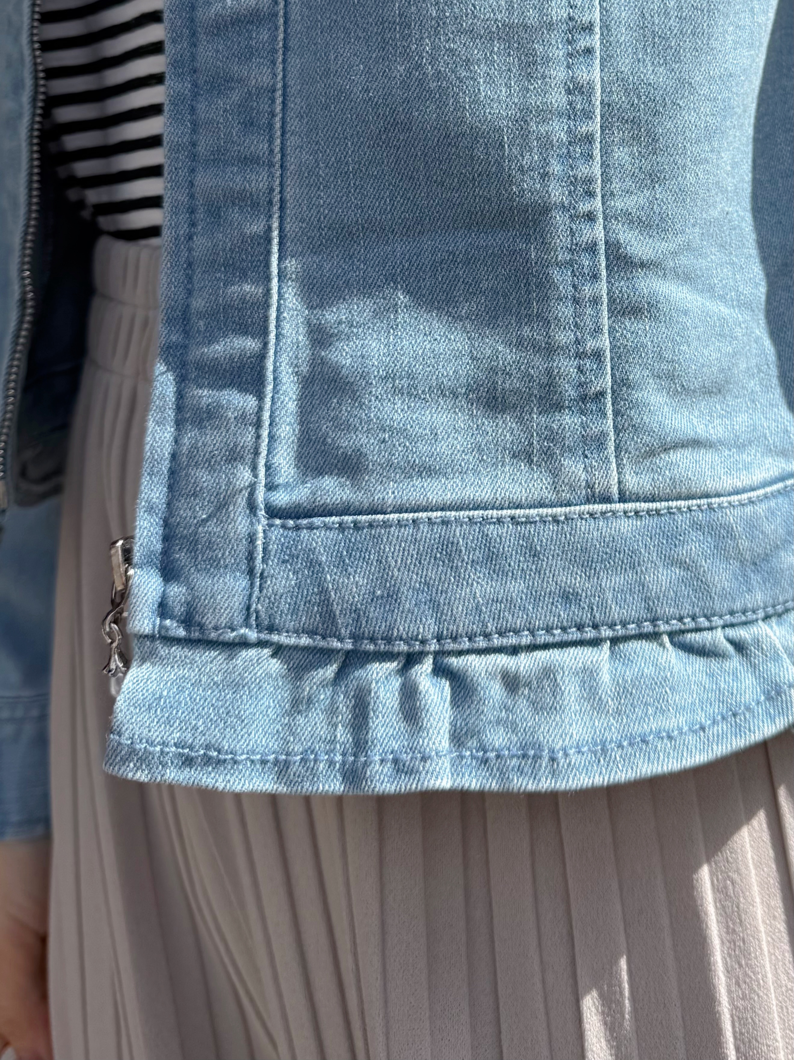 波浪壓摺拉鍊牛仔外套