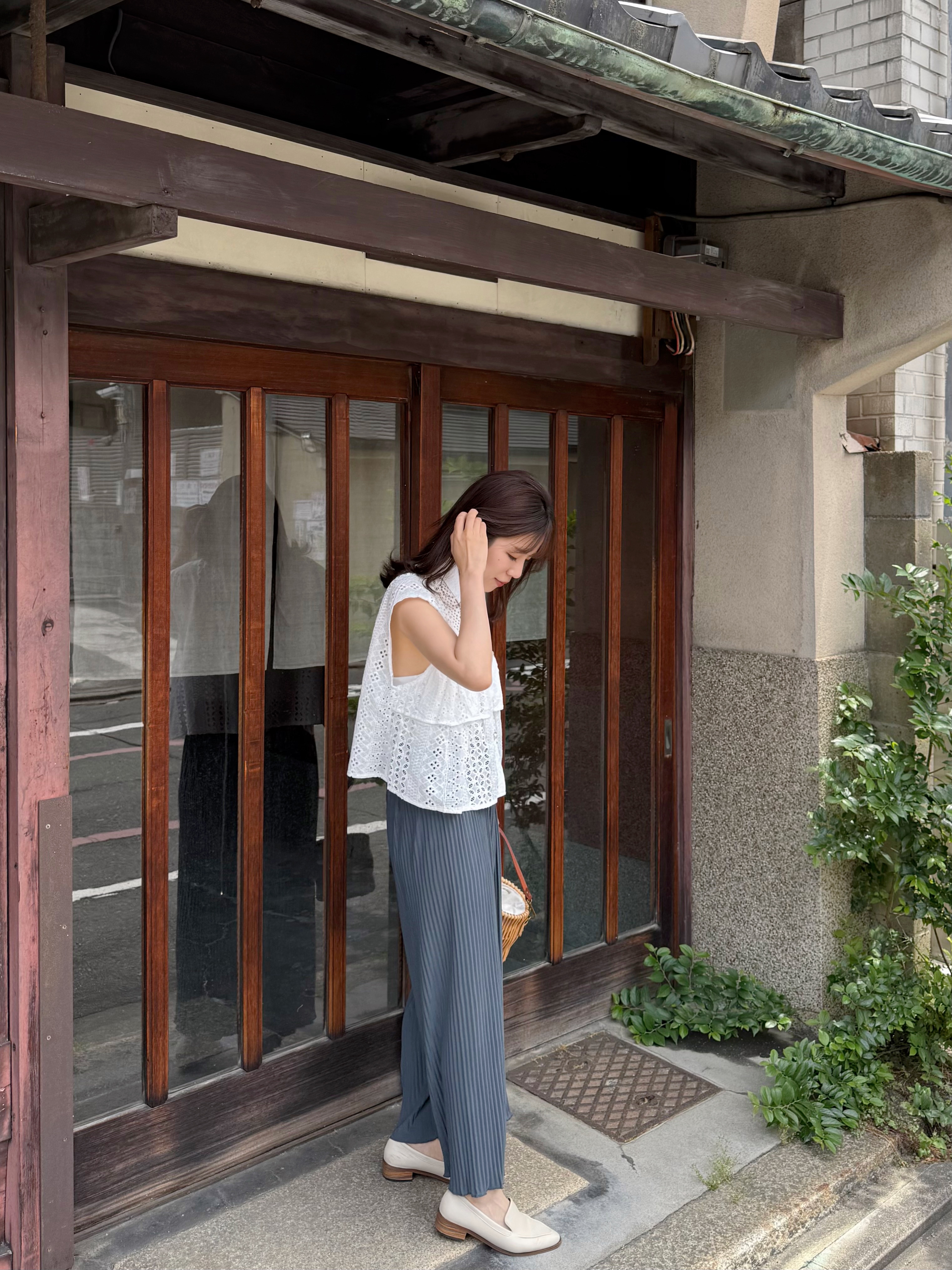 鏤空層次斜袖背心恤衫