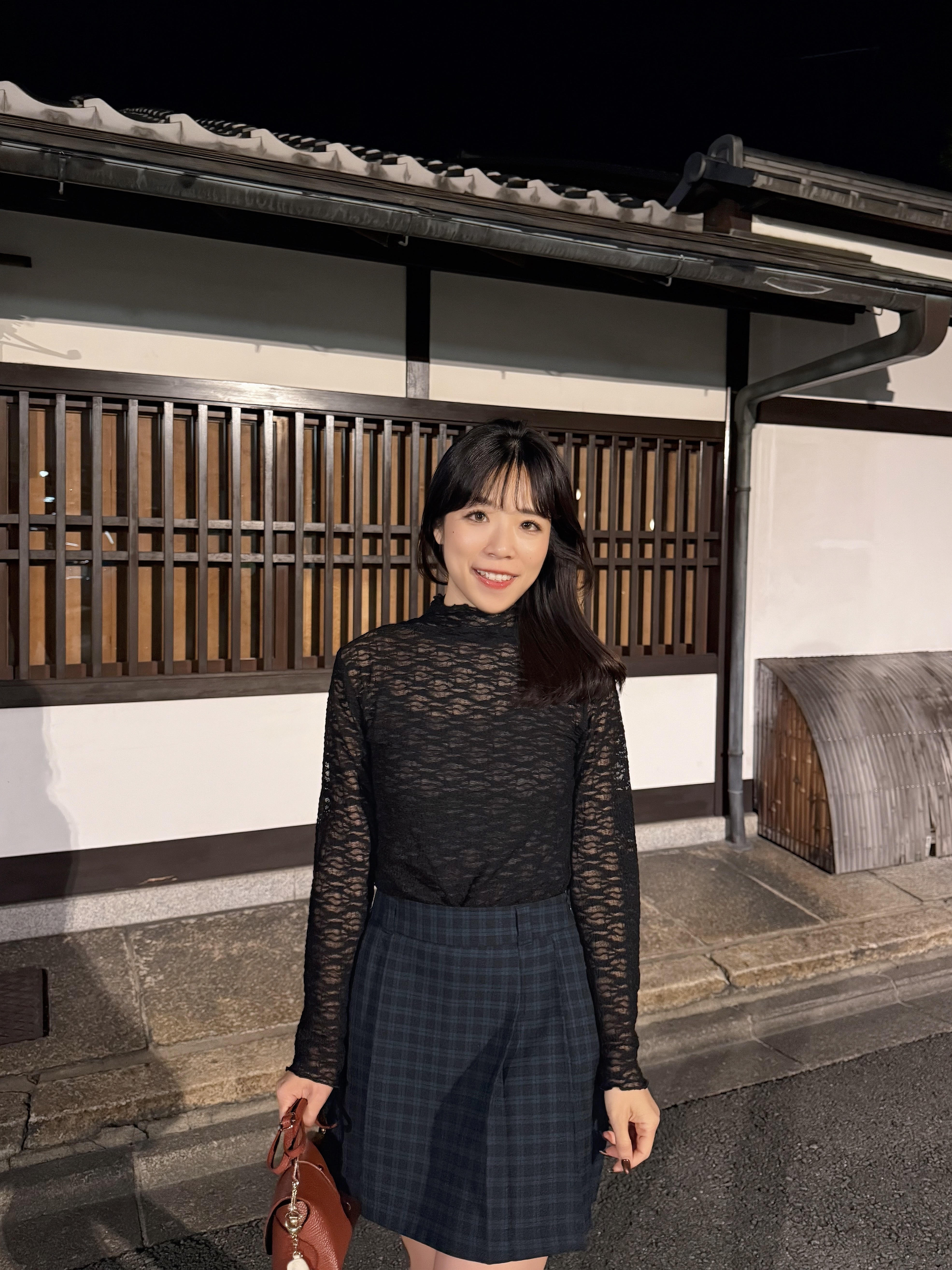 木耳邊小企領半透蕾絲上衣