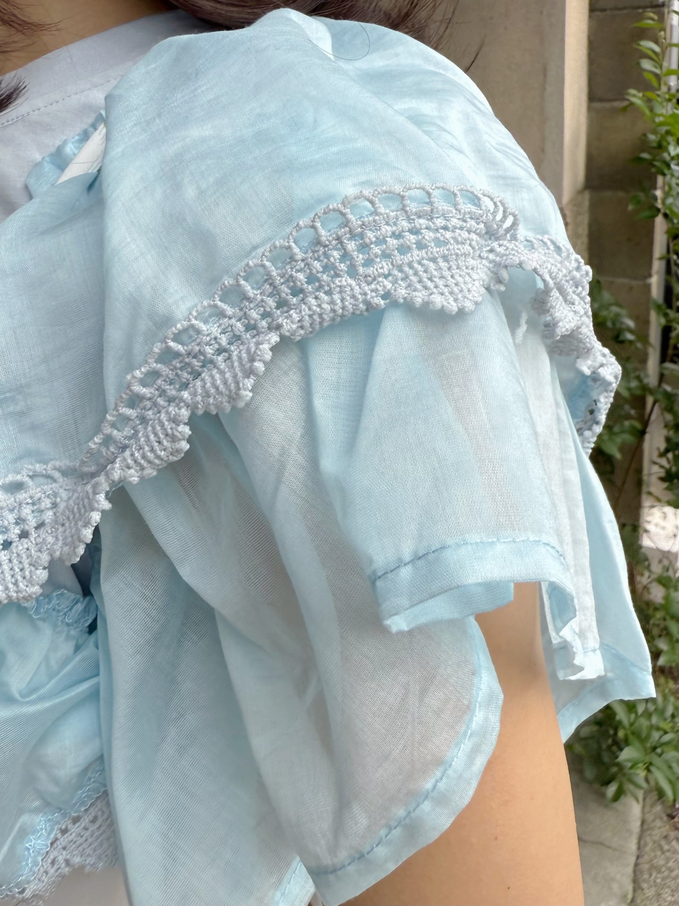 2色•波浪傘袖蕾絲車邊Tee