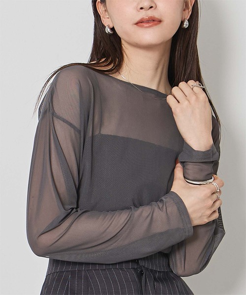 半透款寬領上衣