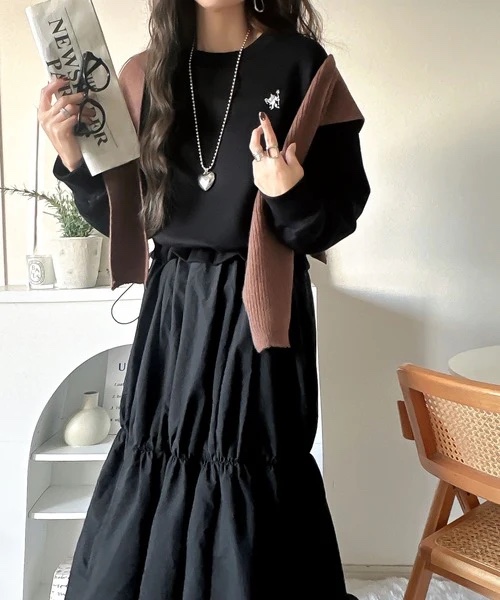 胸前刺繡拼接連身裙