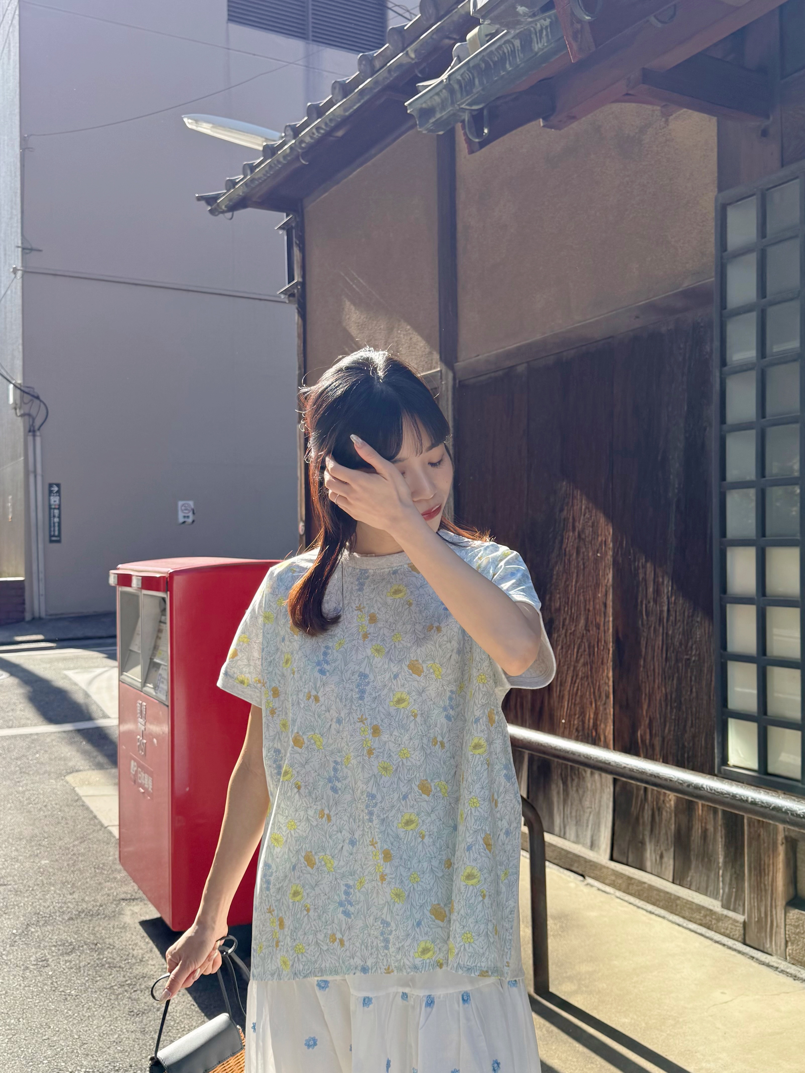 淡色清新花花上衣