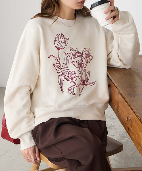 5色•花卉刺繡圓領衛衣