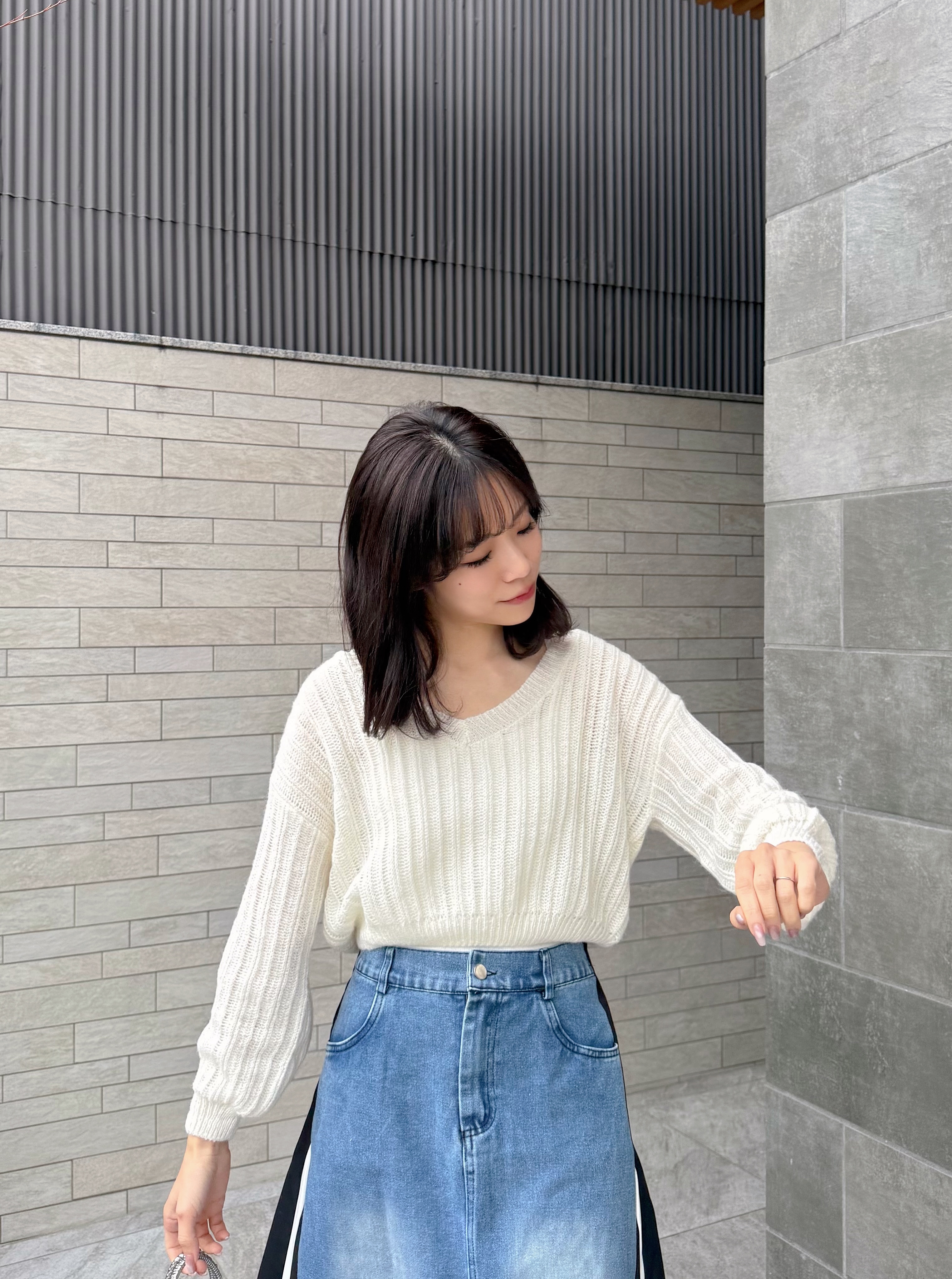 5色•V領鏤空糖果色上衣