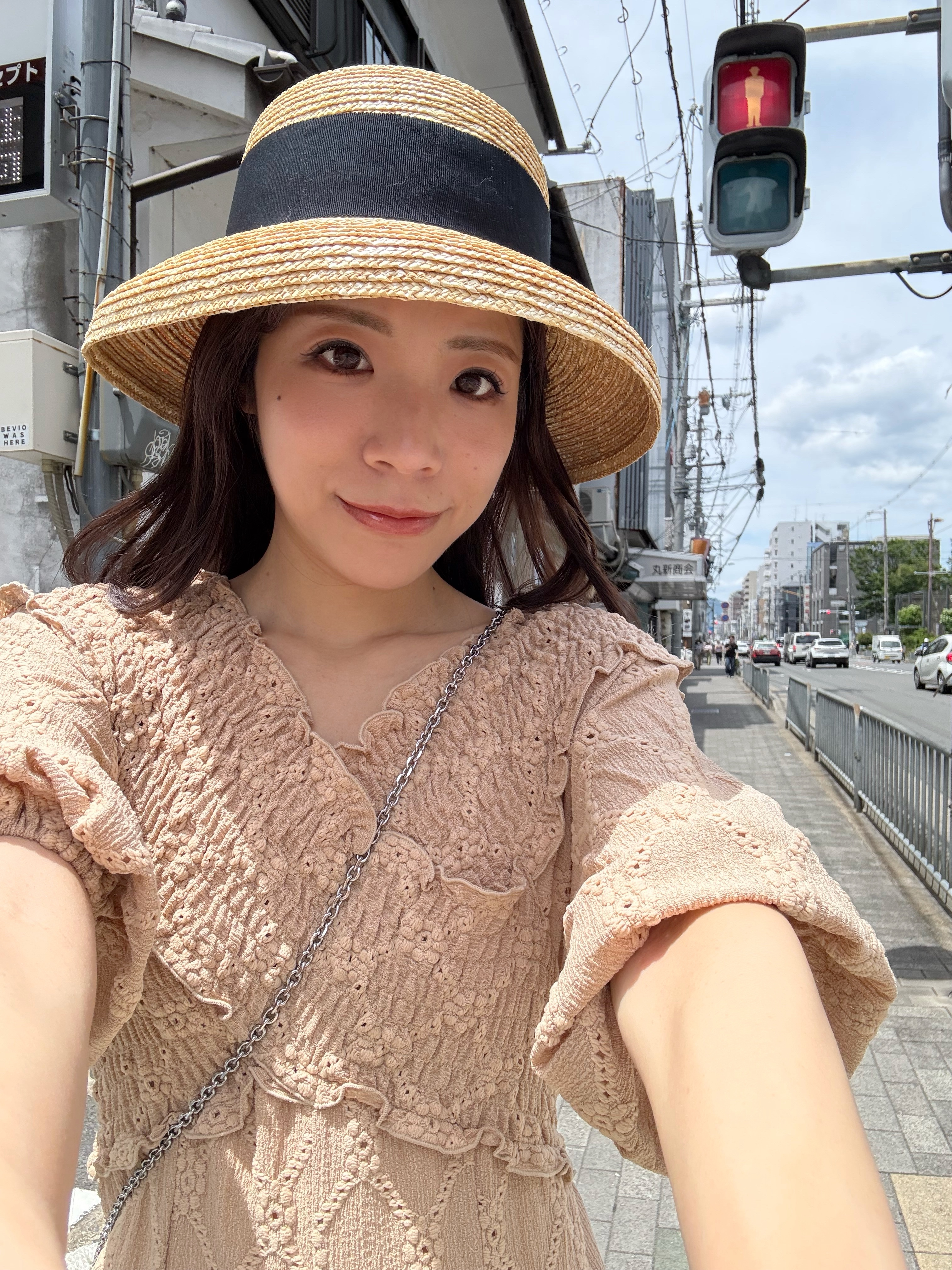 V領鏤空淡奶茶色連身褲