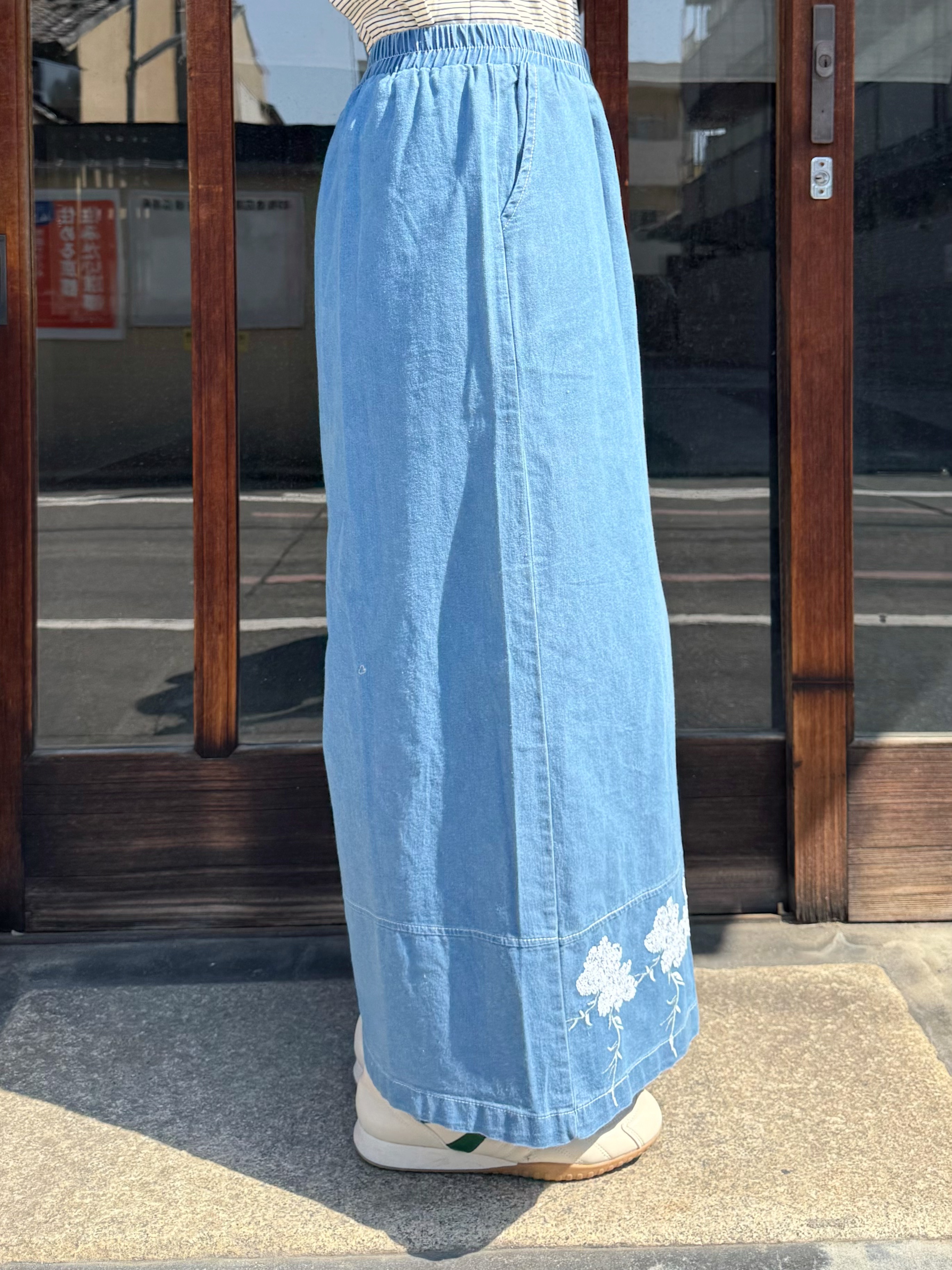 2色•刺繡珠片花薄牛仔闊腳褲