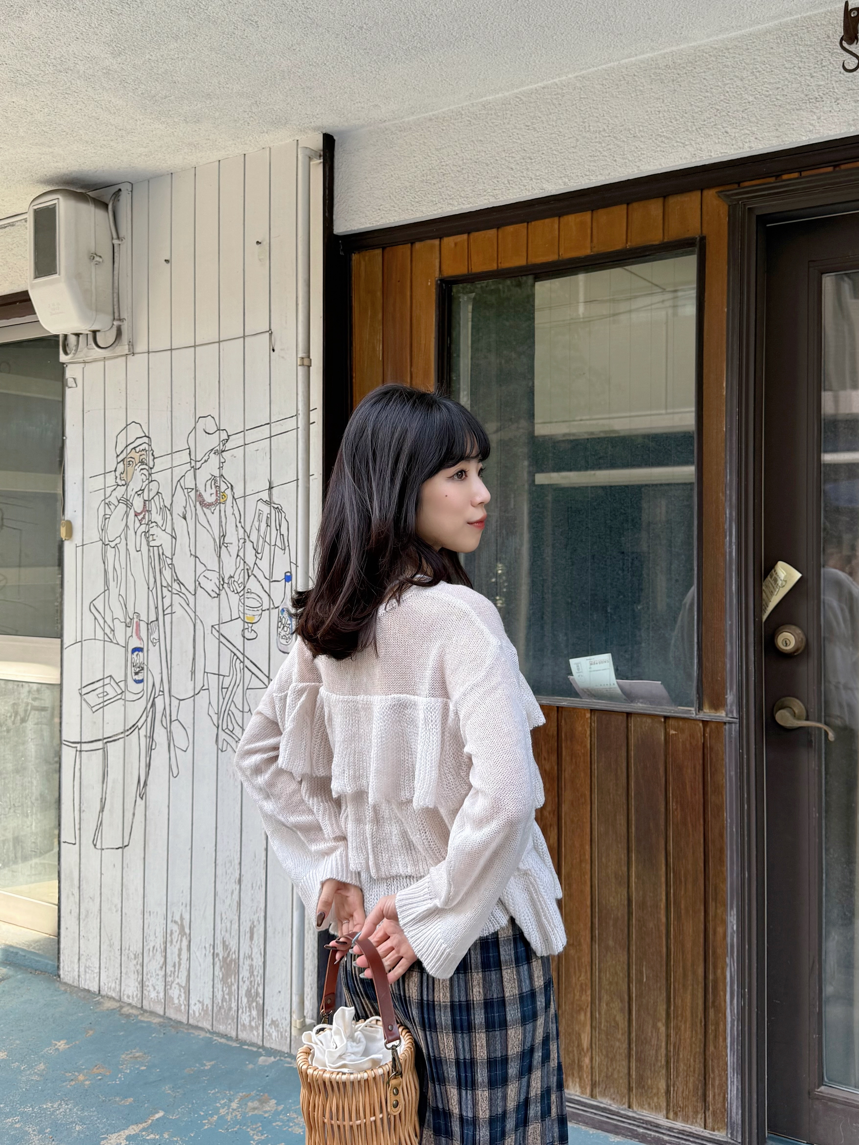 波浪層層鏤空上衣