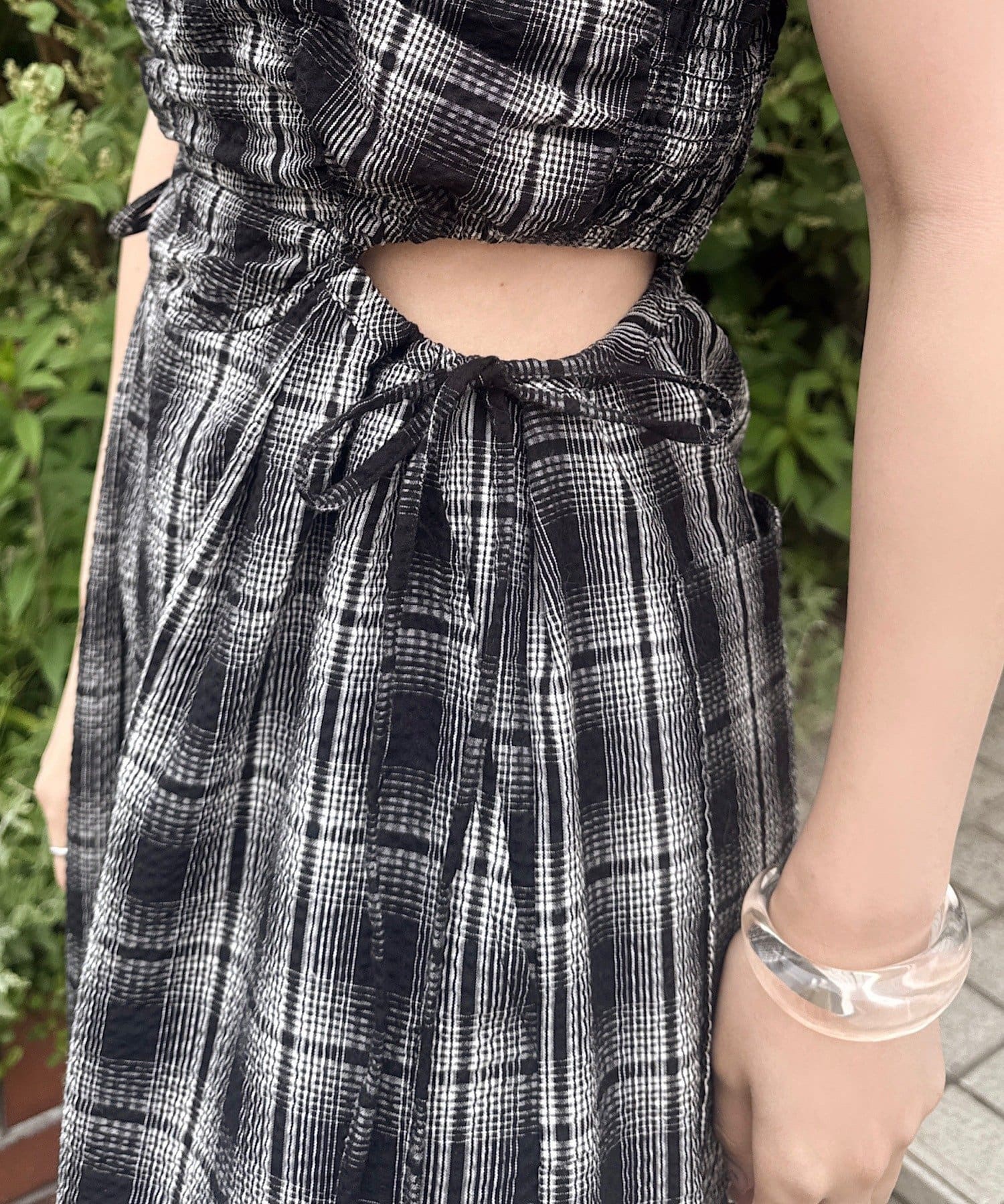 黑白格吊帶連身褲 + 髮圈套裝