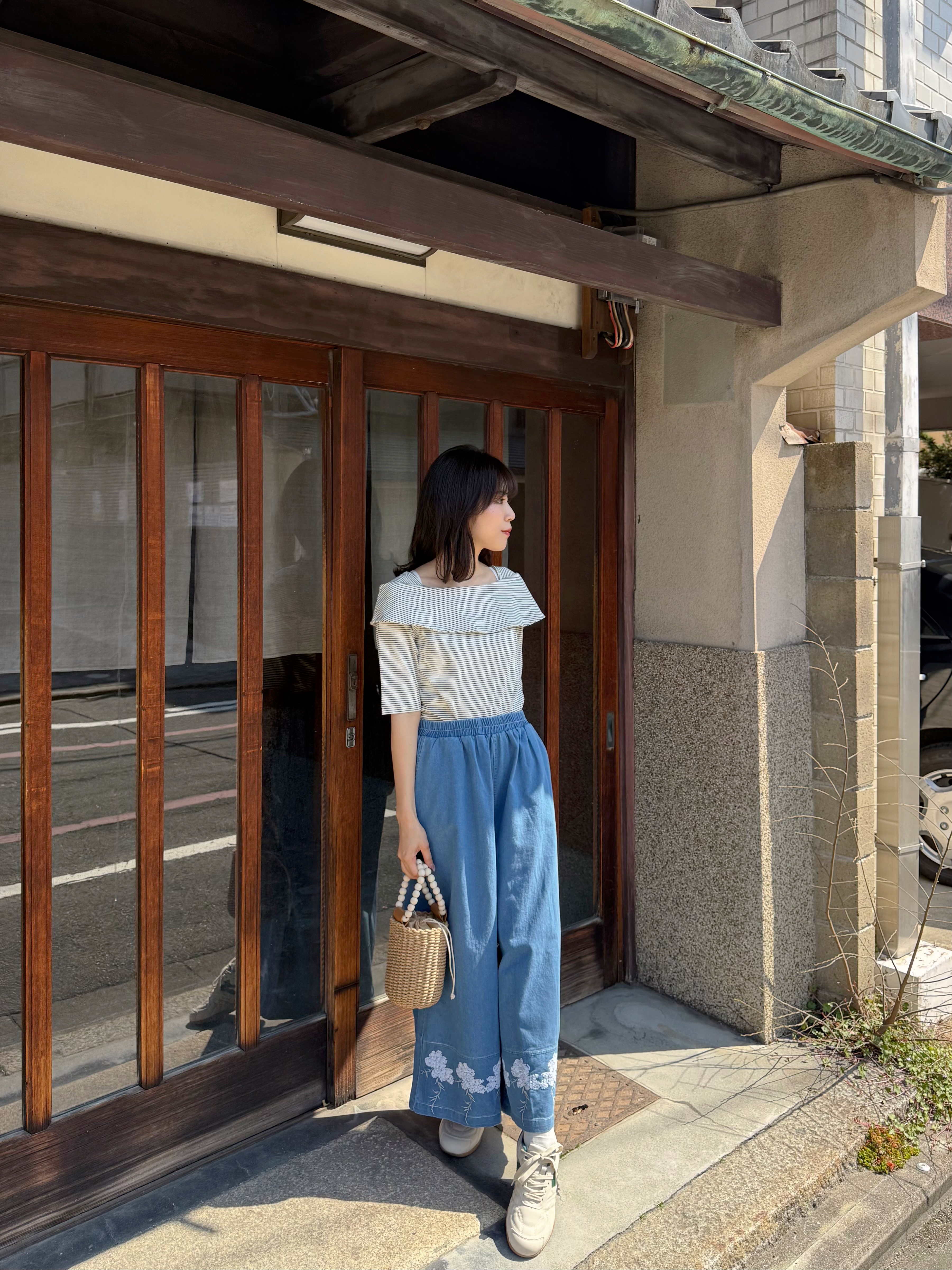 2色•刺繡珠片花薄牛仔闊腳褲