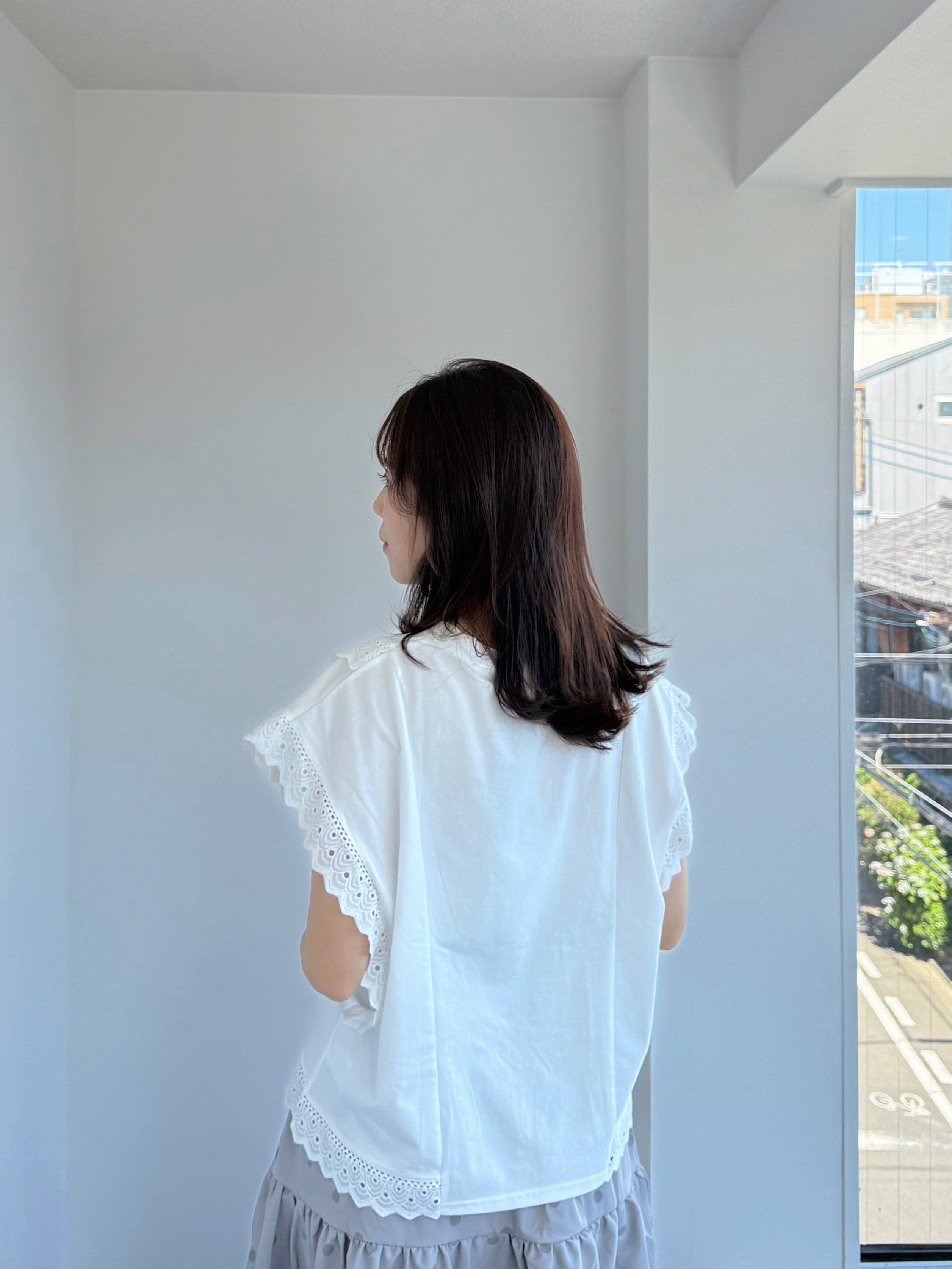 2色•蕾絲車邊斜袖Tee