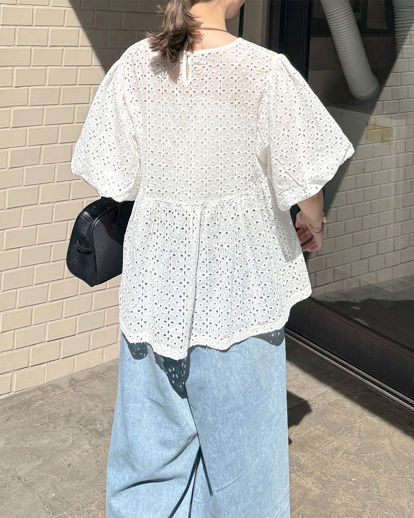 2色•泡泡袖刺繡鏤空綿上衣