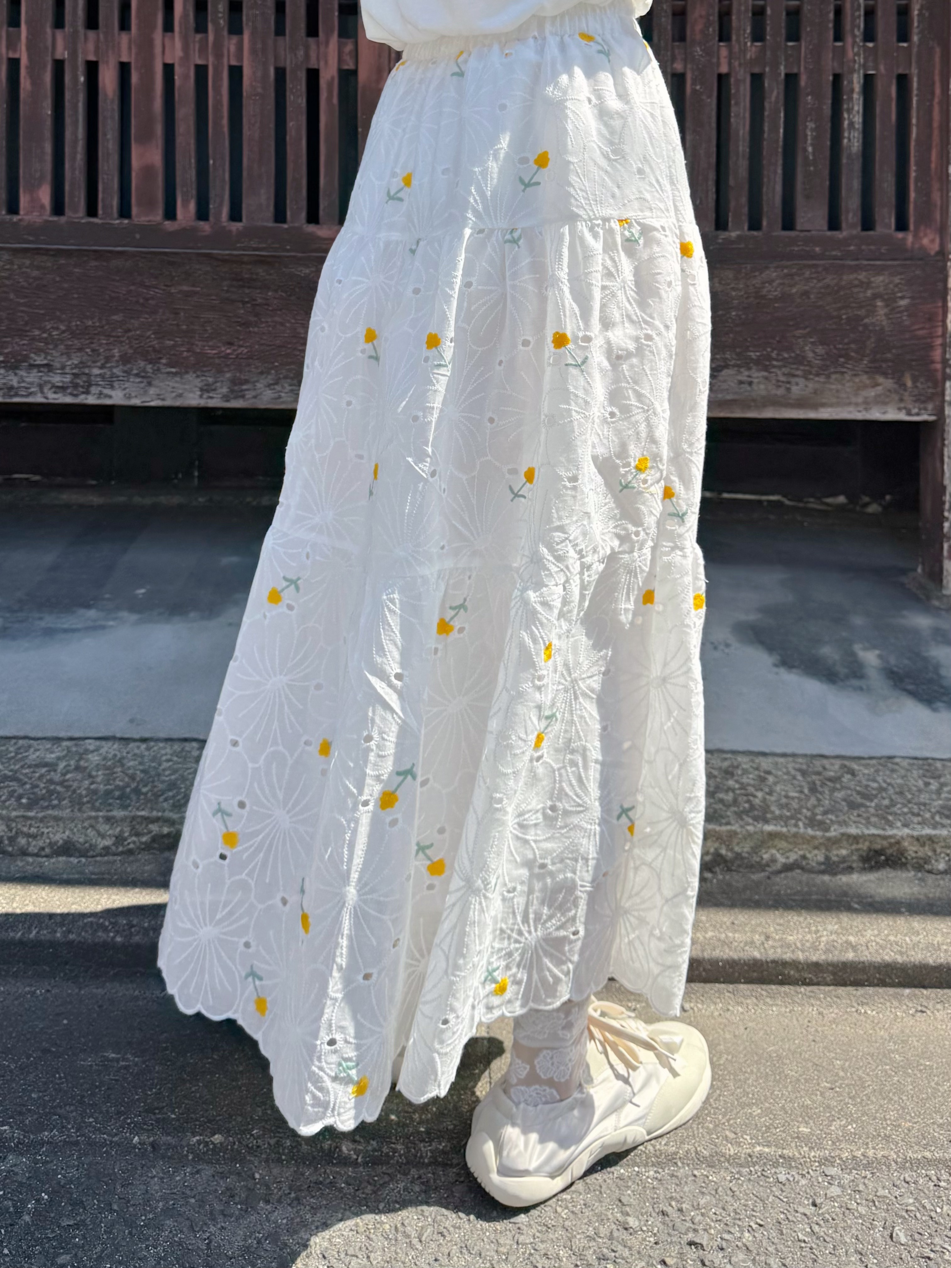 2色•刺繡小花鏤空長款半身裙