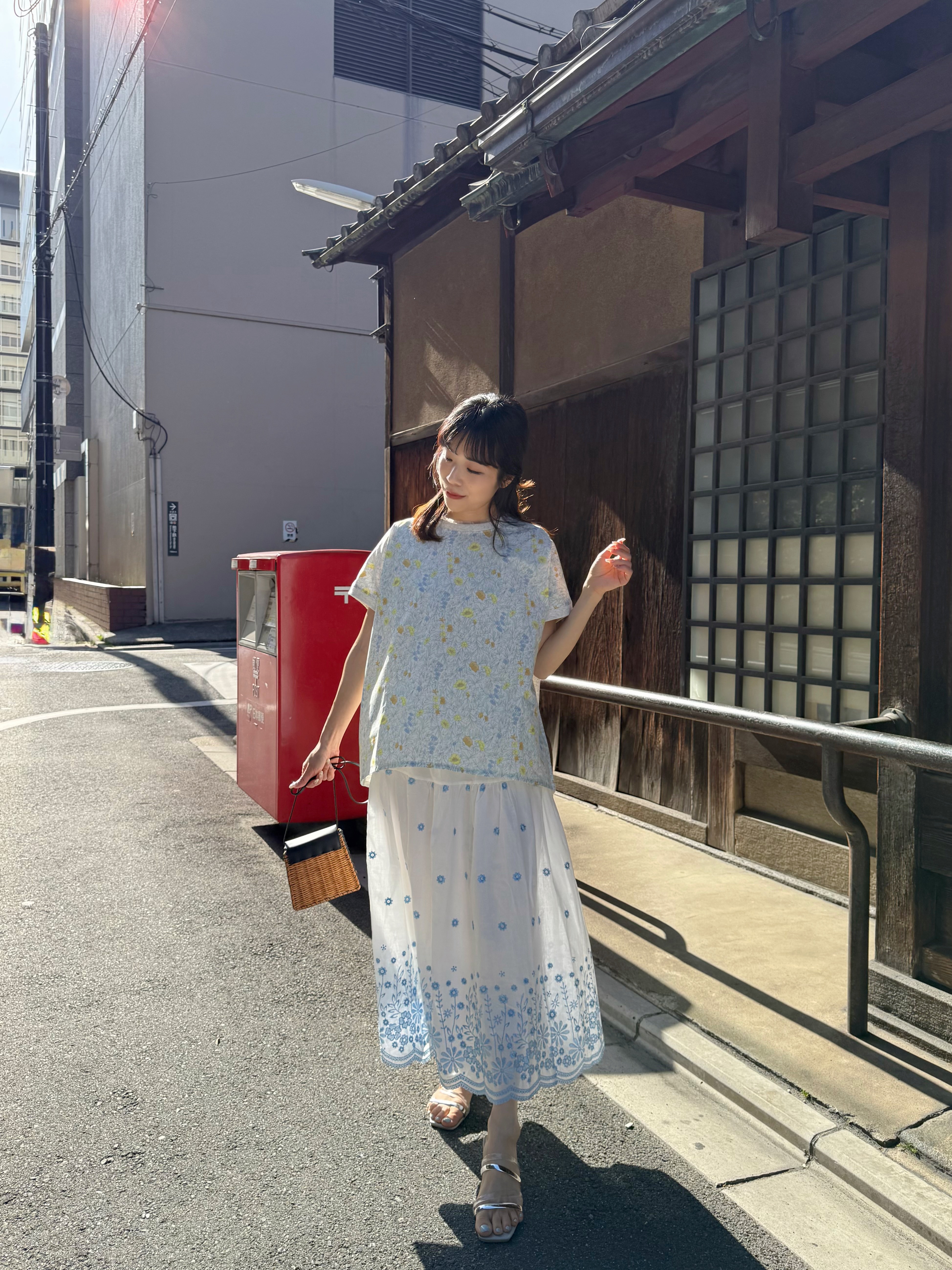 淡色清新花花上衣