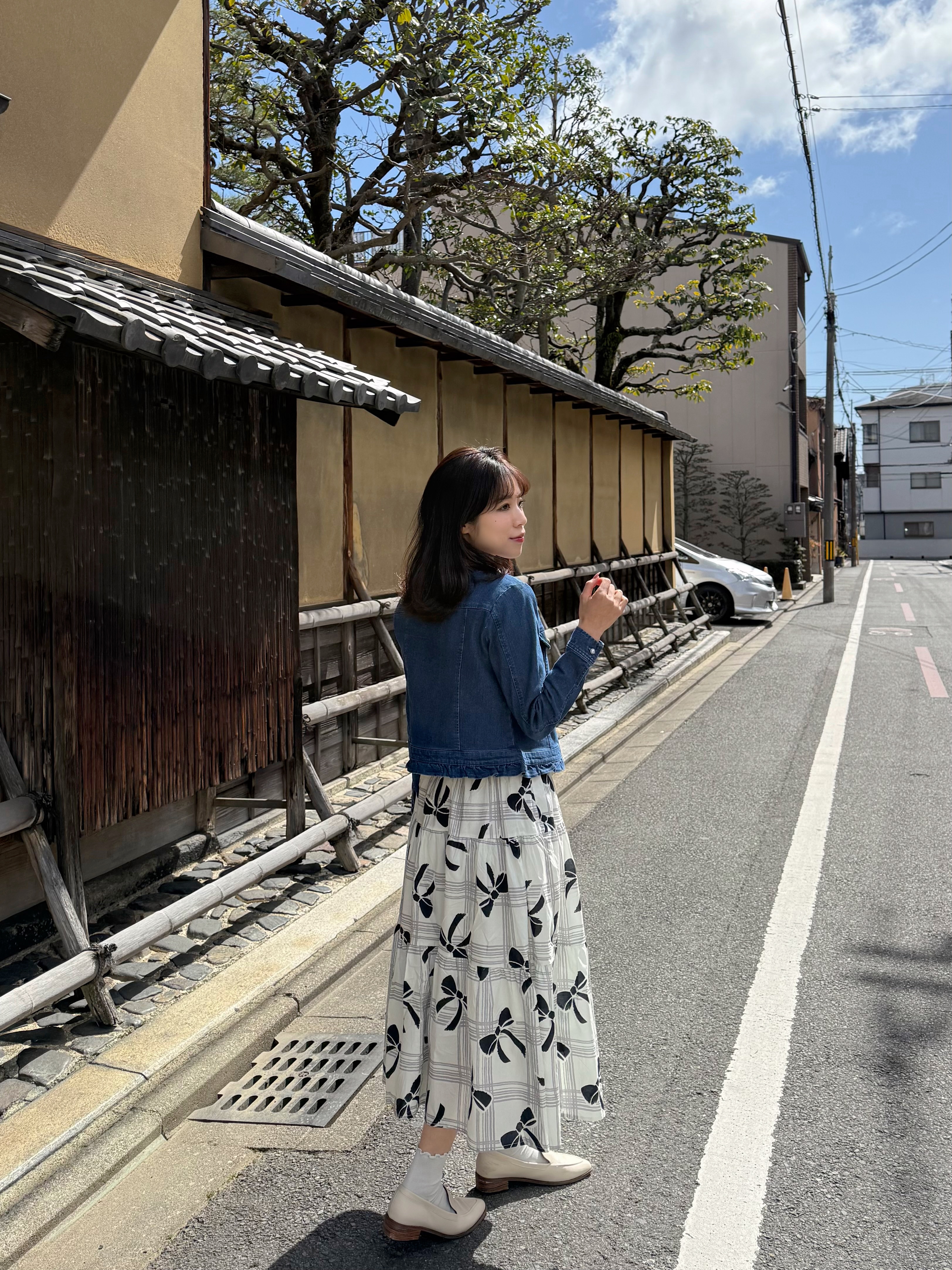 波浪壓摺拉鍊牛仔外套