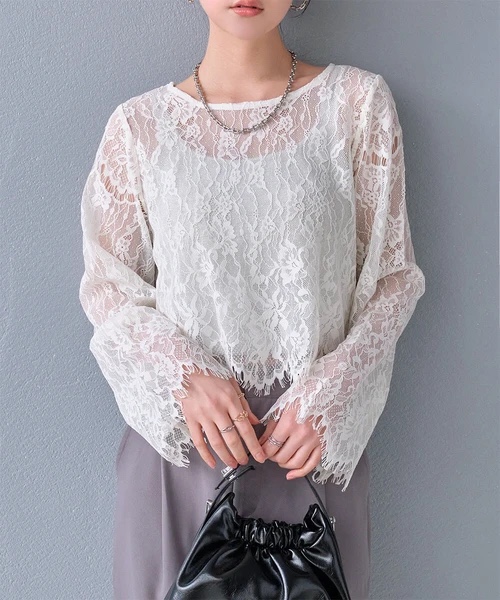 蕾絲喇叭袖上衣