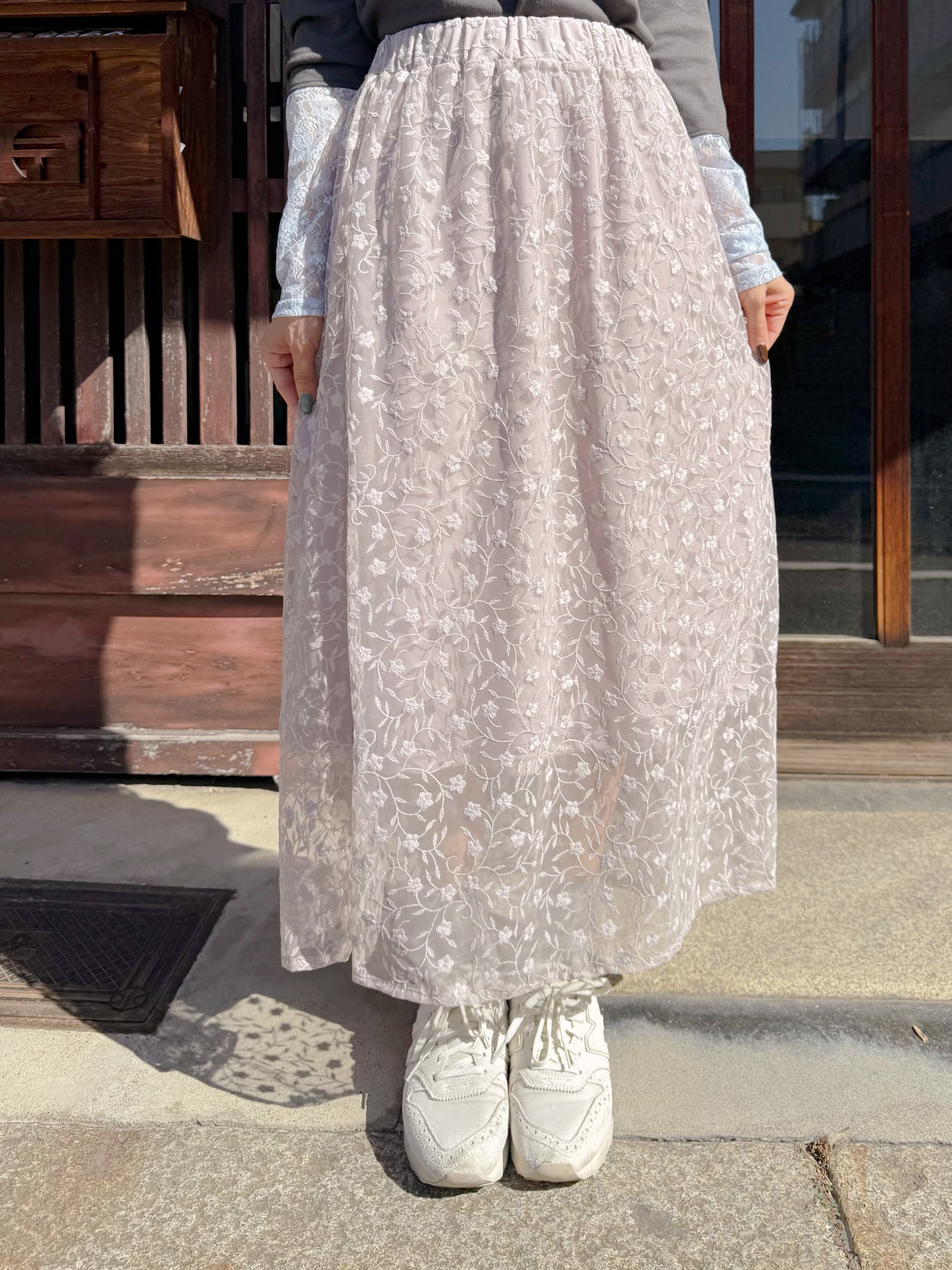 淡粉色刺繡蕾絲半身裙