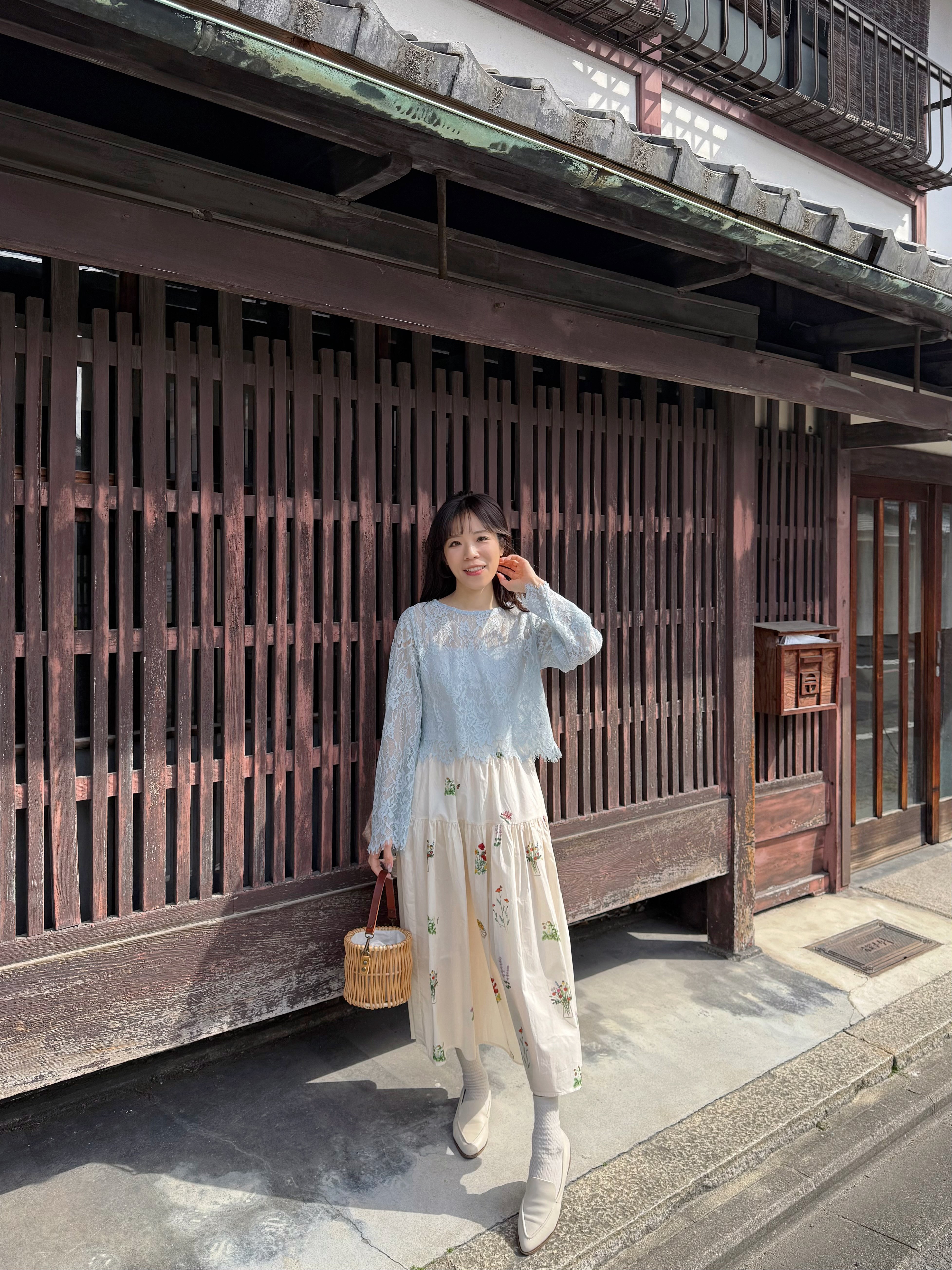 3色•蕾絲喇叭袖上衣