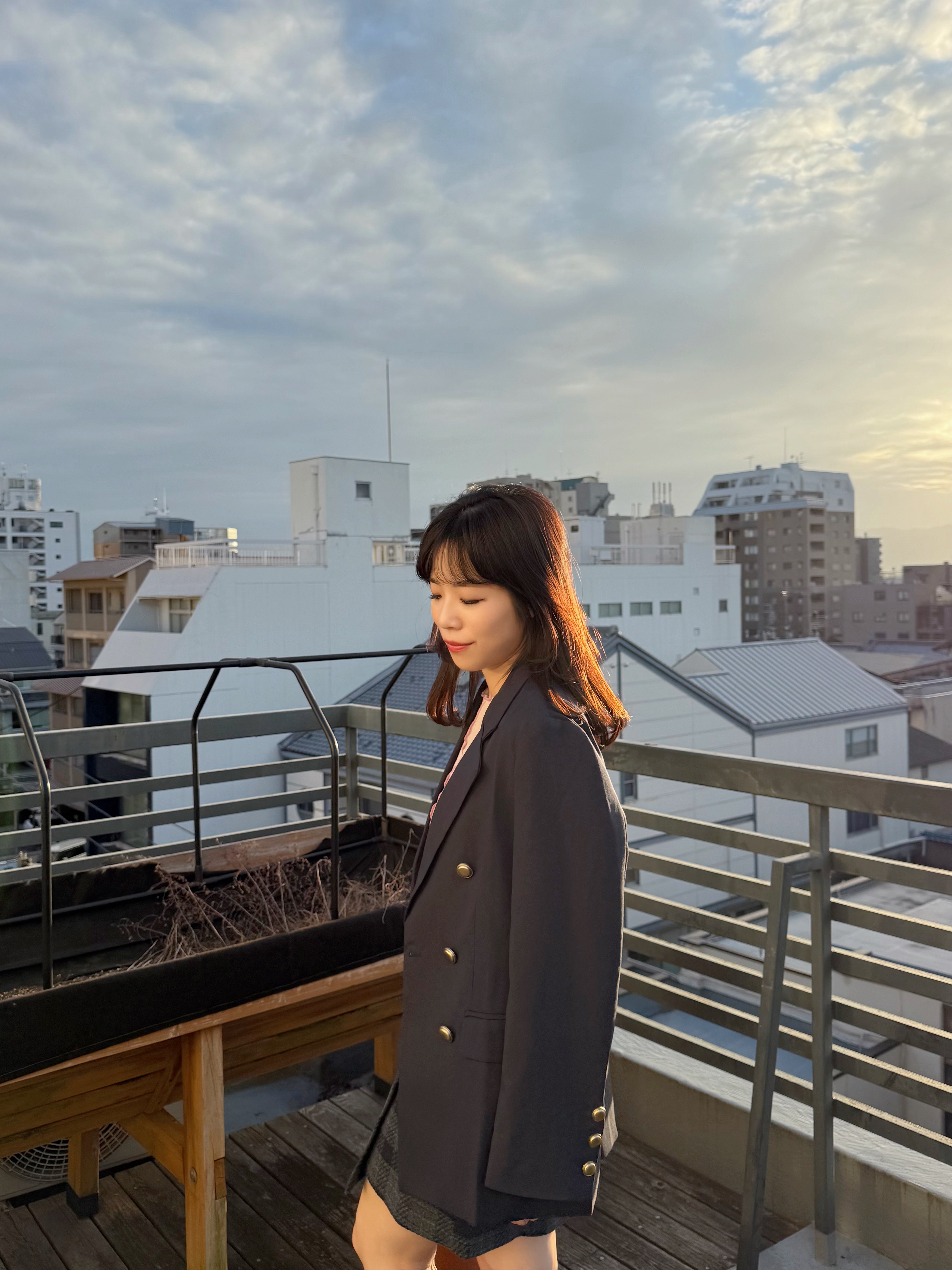 金扣後開叉西裝外套