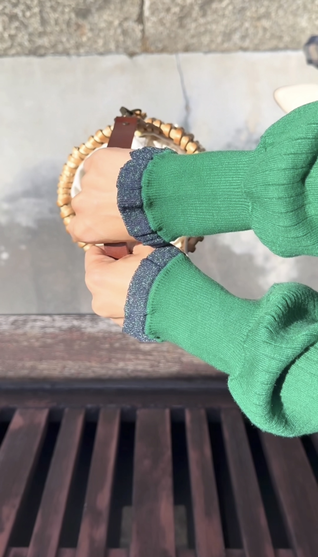 14色•領位微閃拼色泡泡袖針織上衣