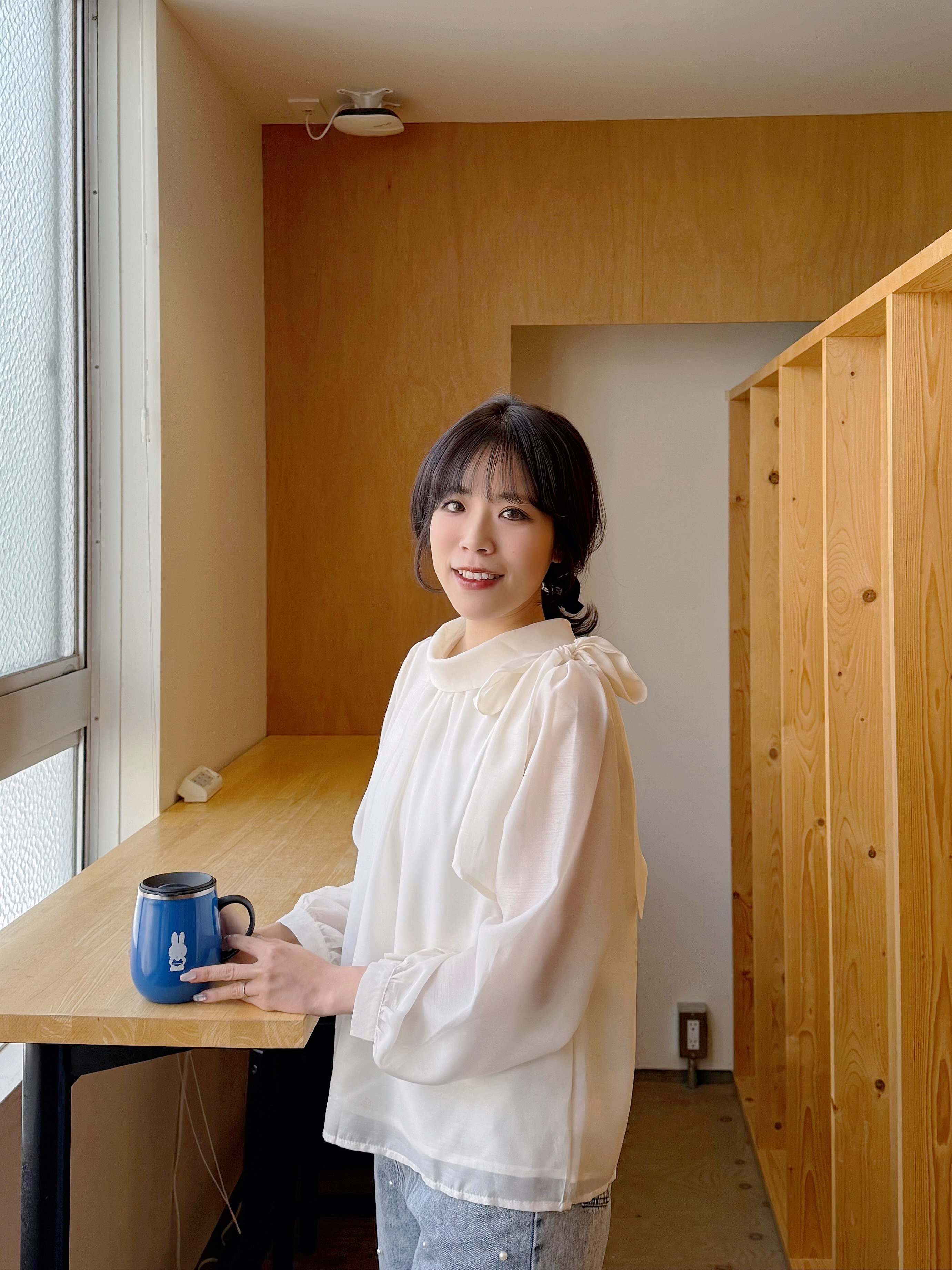 光澤面側蝴蝶結領上衣