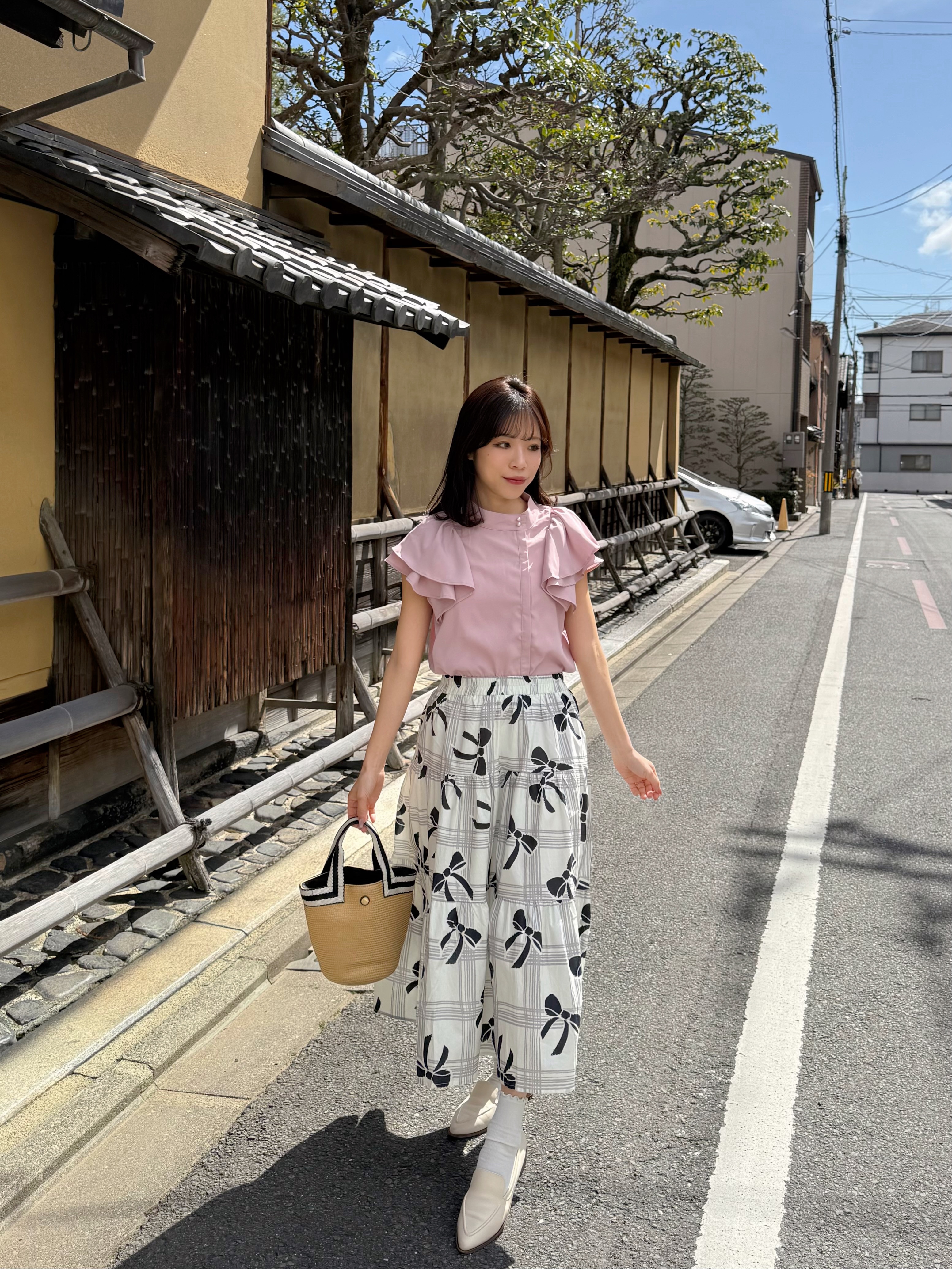 淨色珍珠領飄飄傘袖雪紡上衣