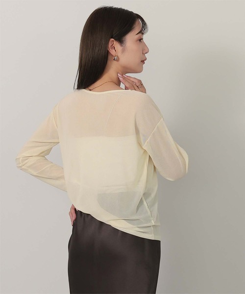 半透款寬領上衣