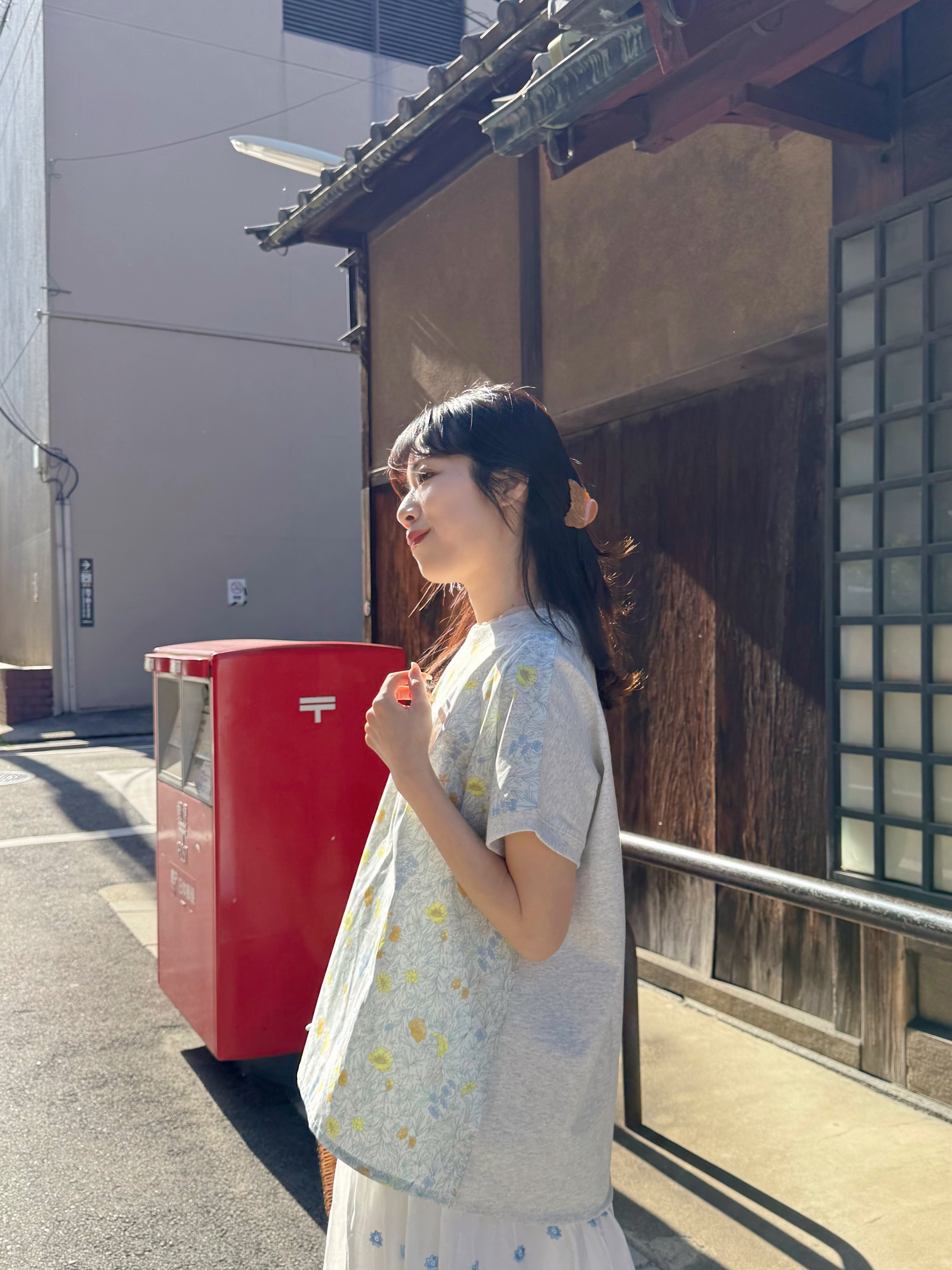 淡色清新花花上衣