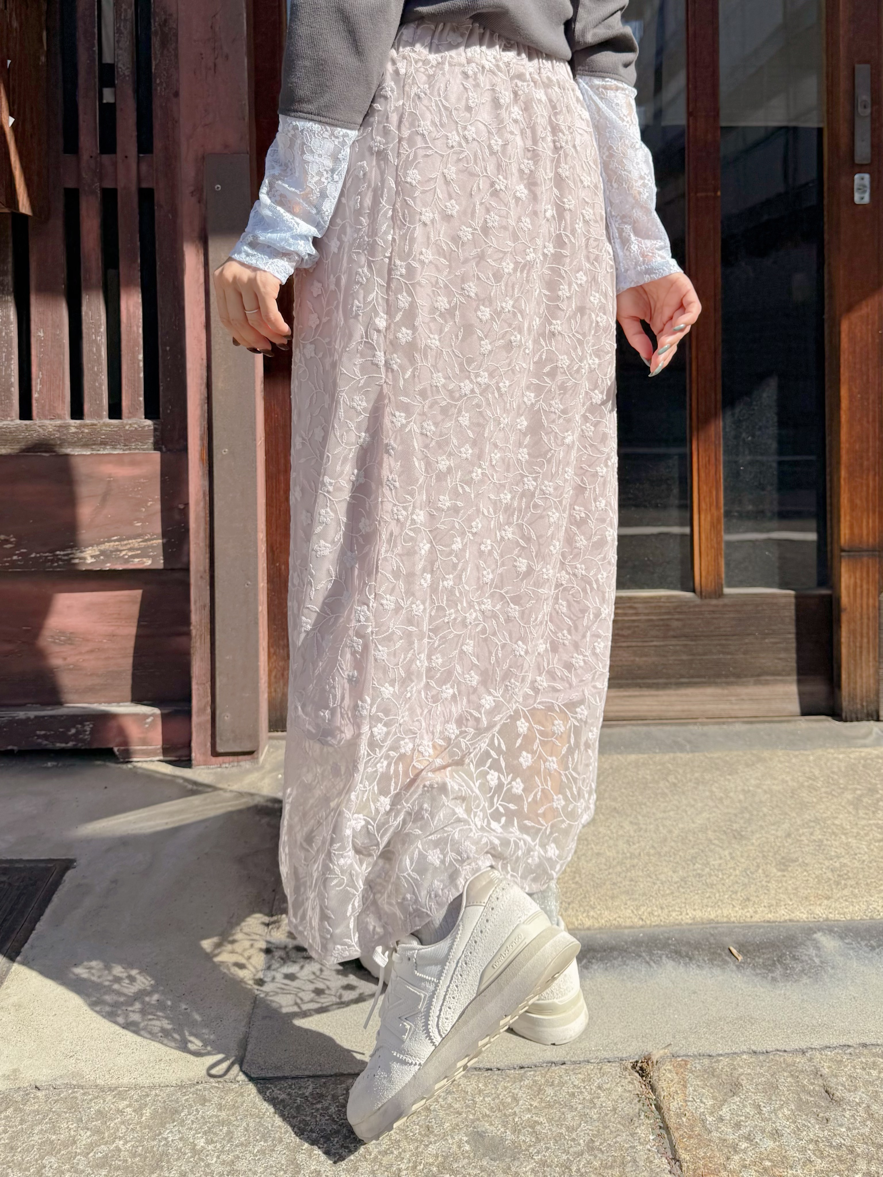 淡粉色刺繡蕾絲半身裙