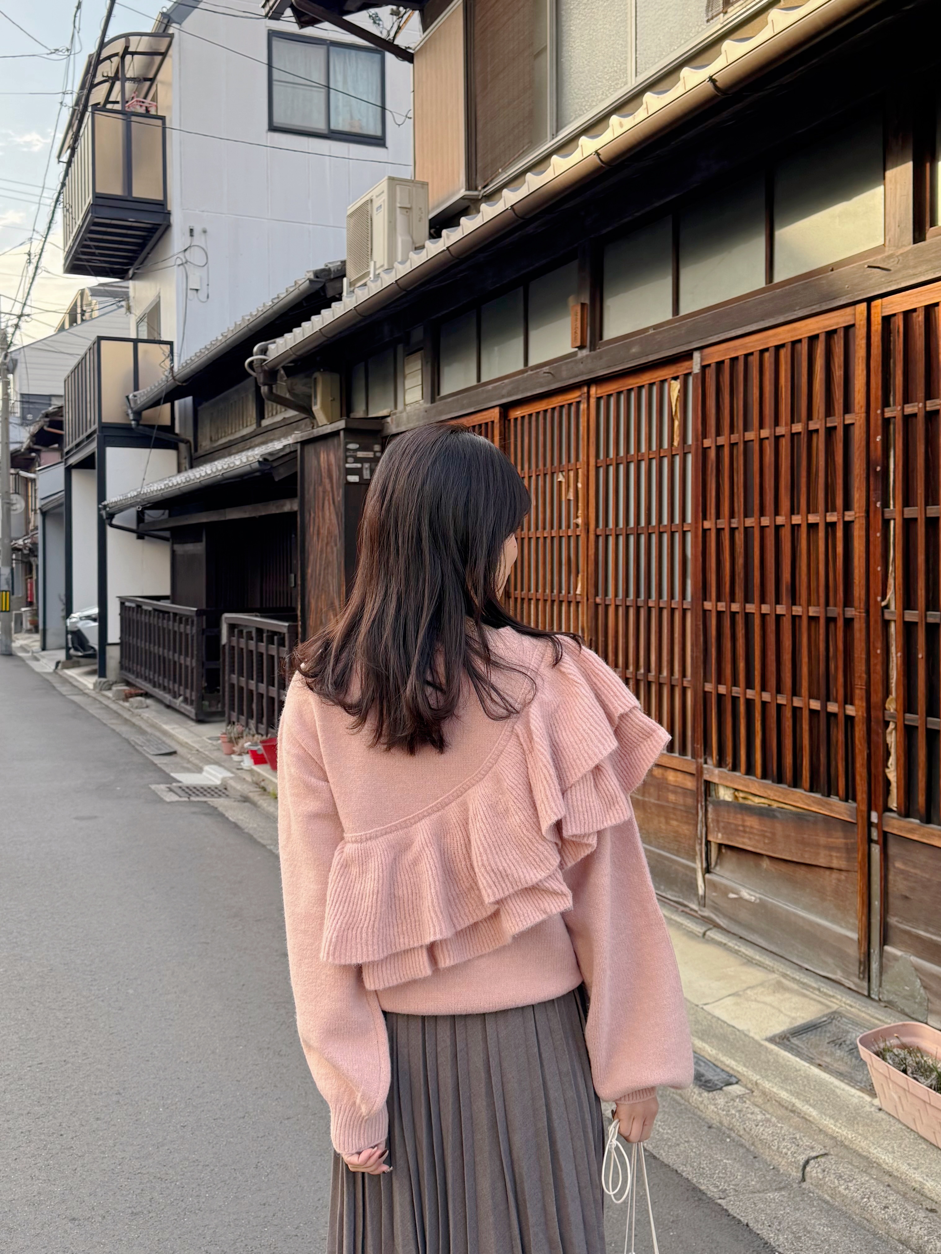 4色•波浪斜邊冷衫