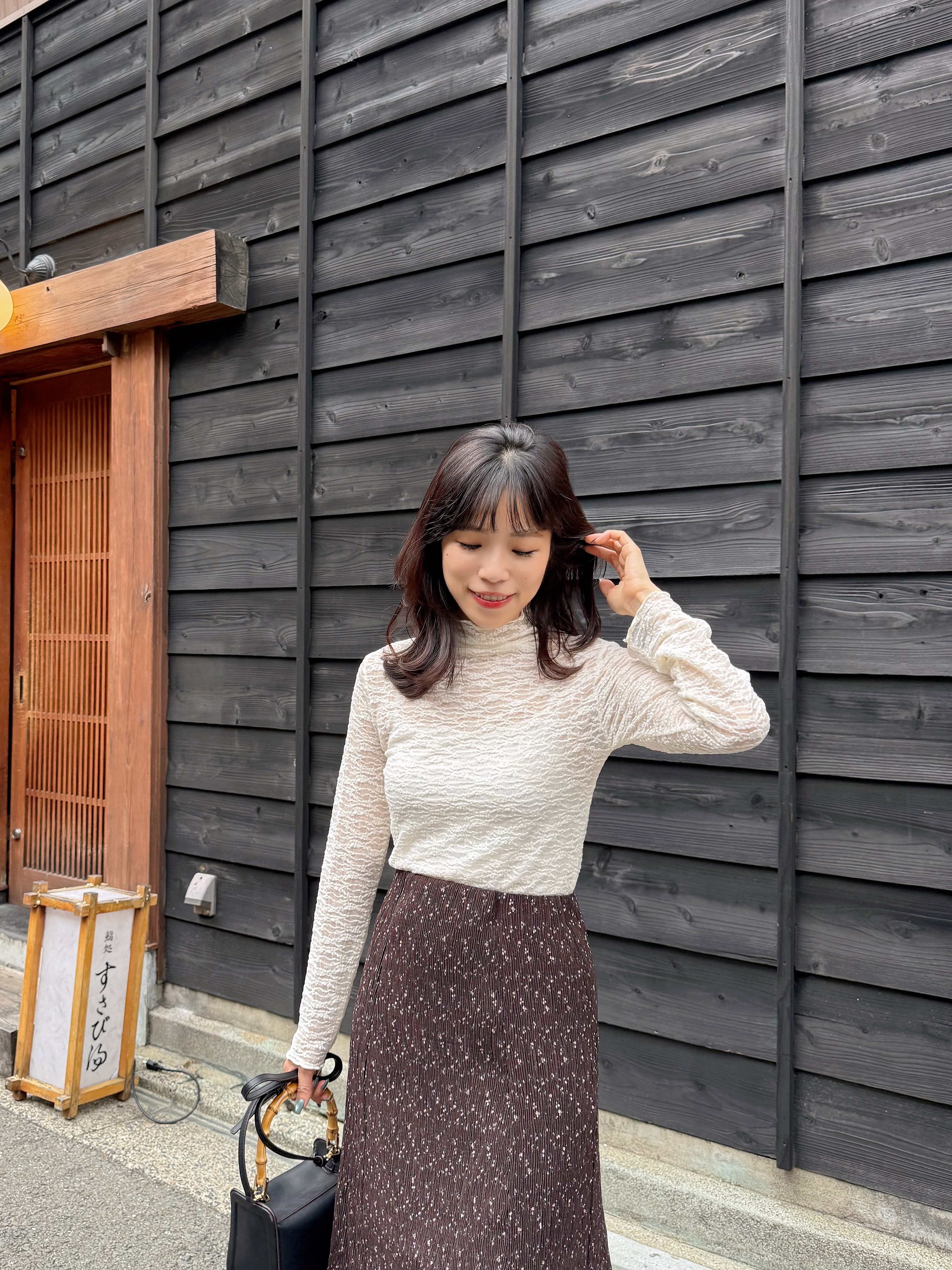 木耳邊小企領半透蕾絲上衣