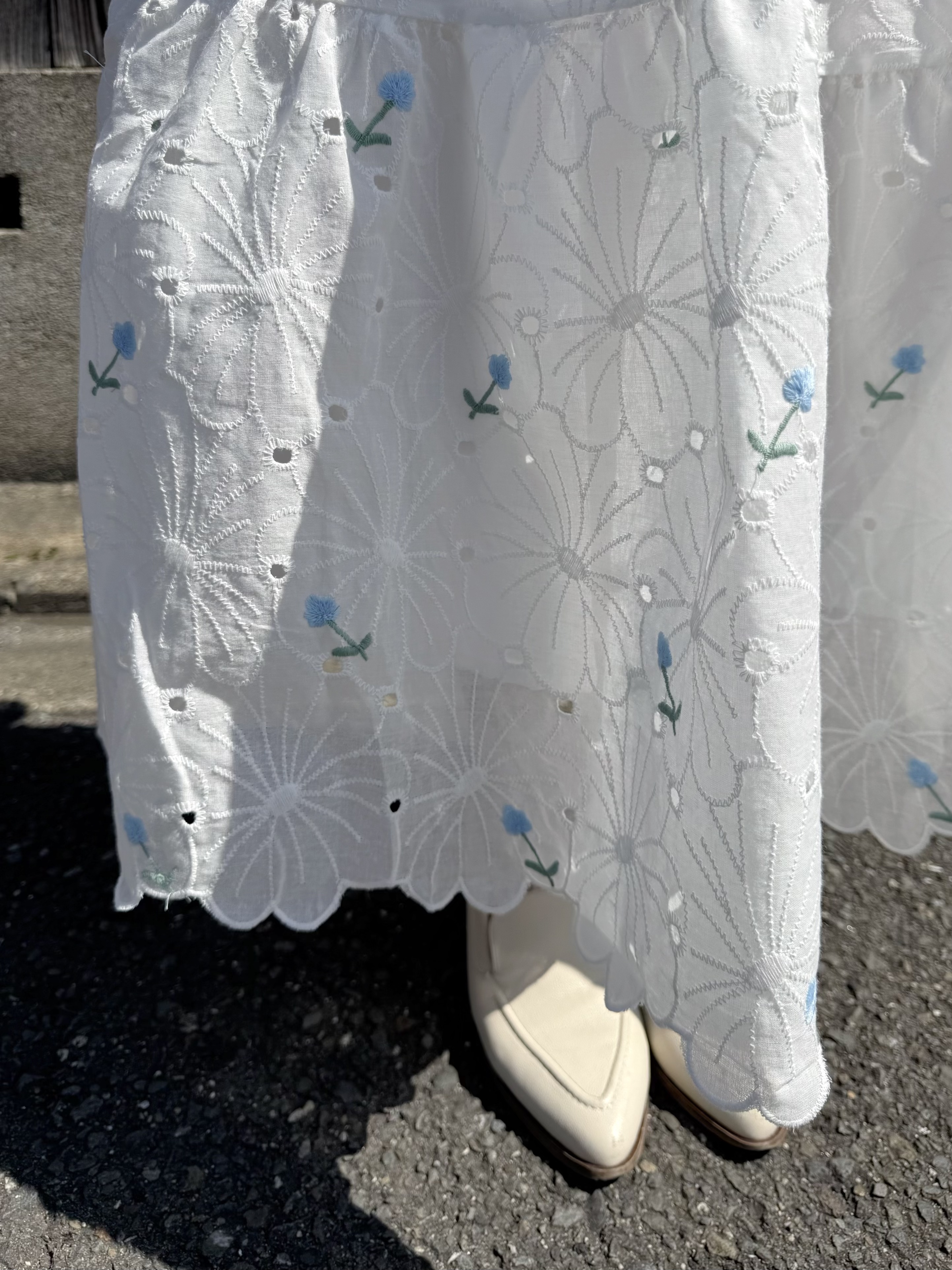 2色•刺繡小花鏤空長款半身裙