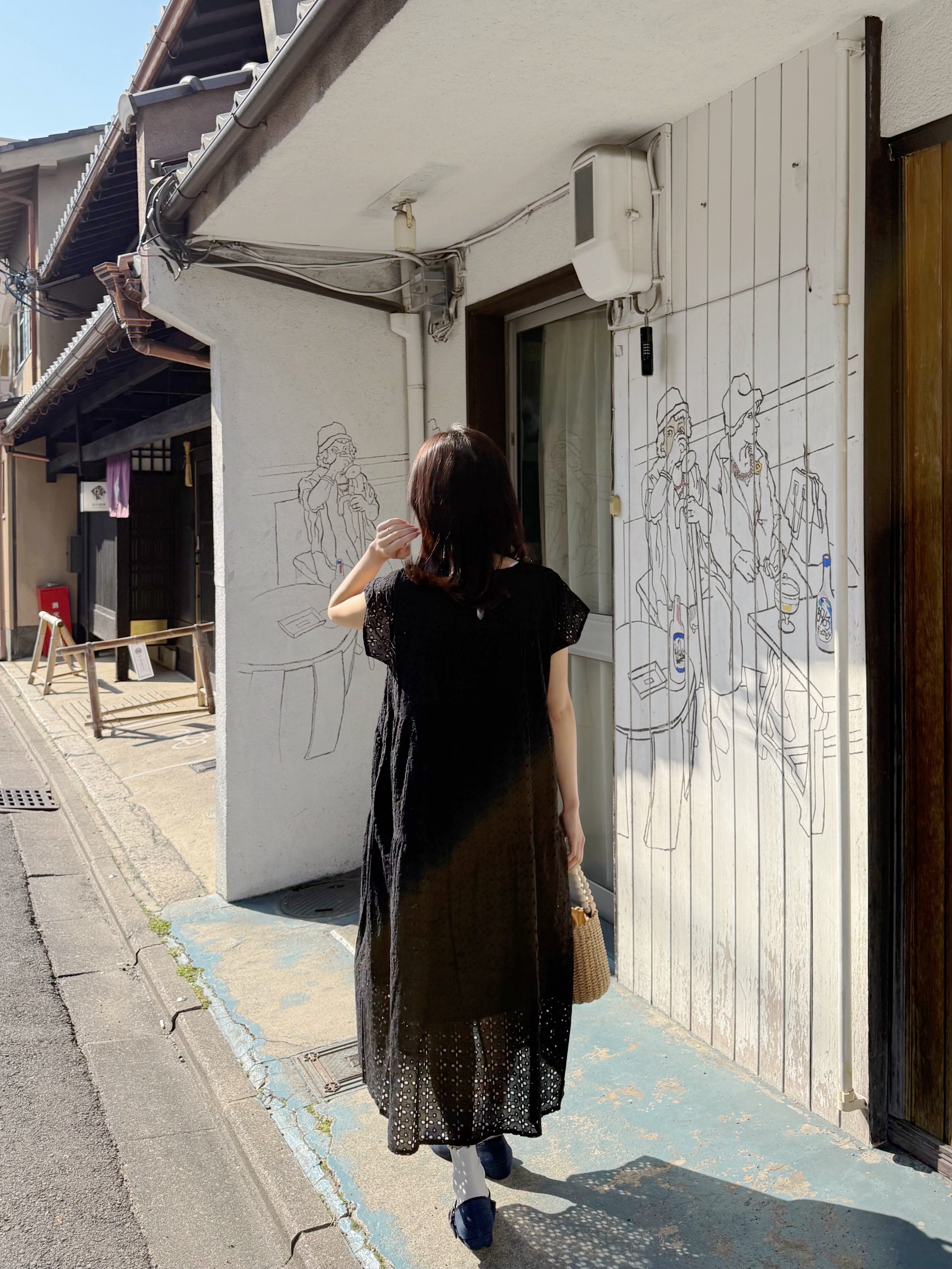 2色•刺繡鏤空純綿短袖連身裙