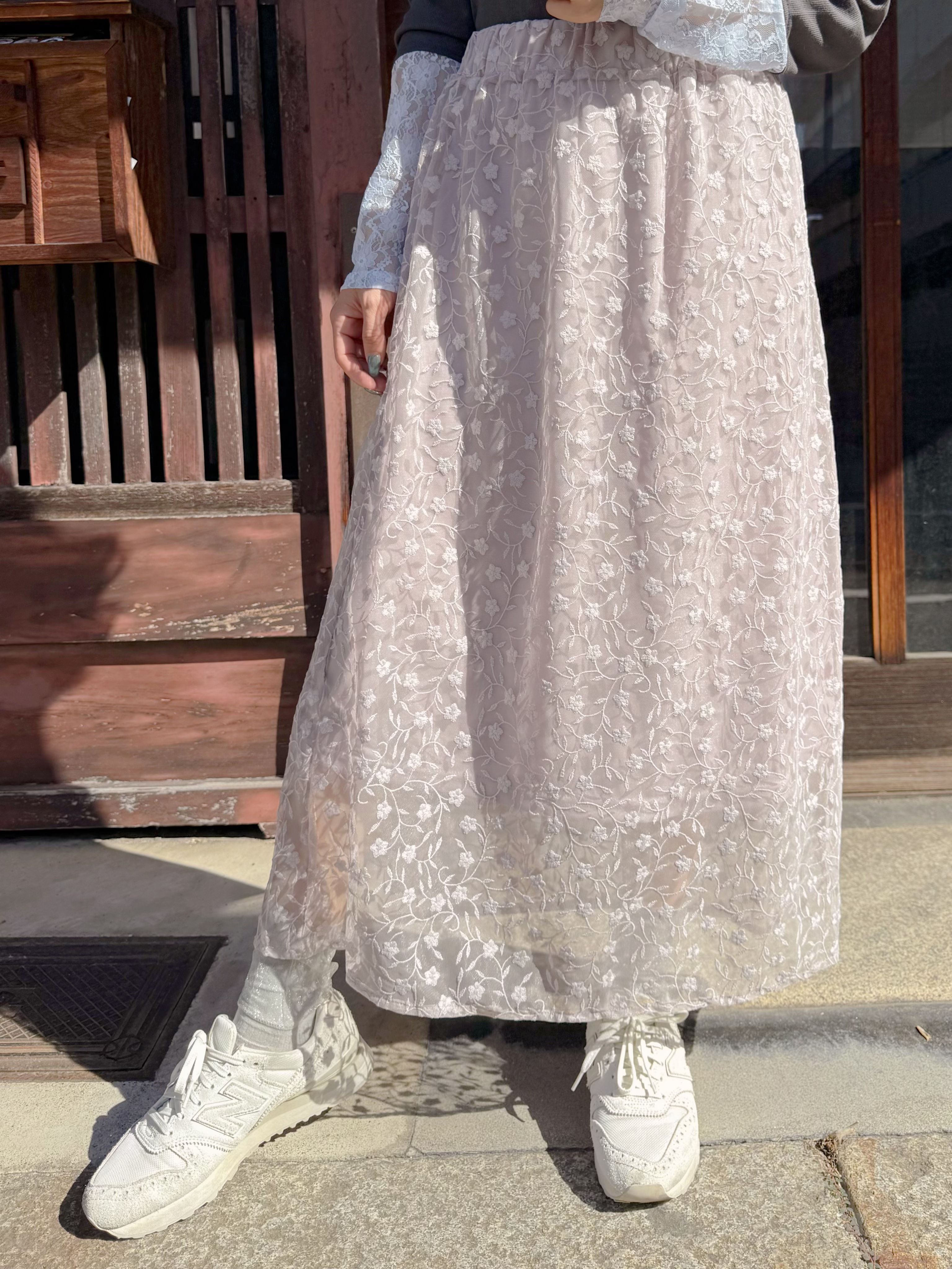 淡粉色刺繡蕾絲半身裙